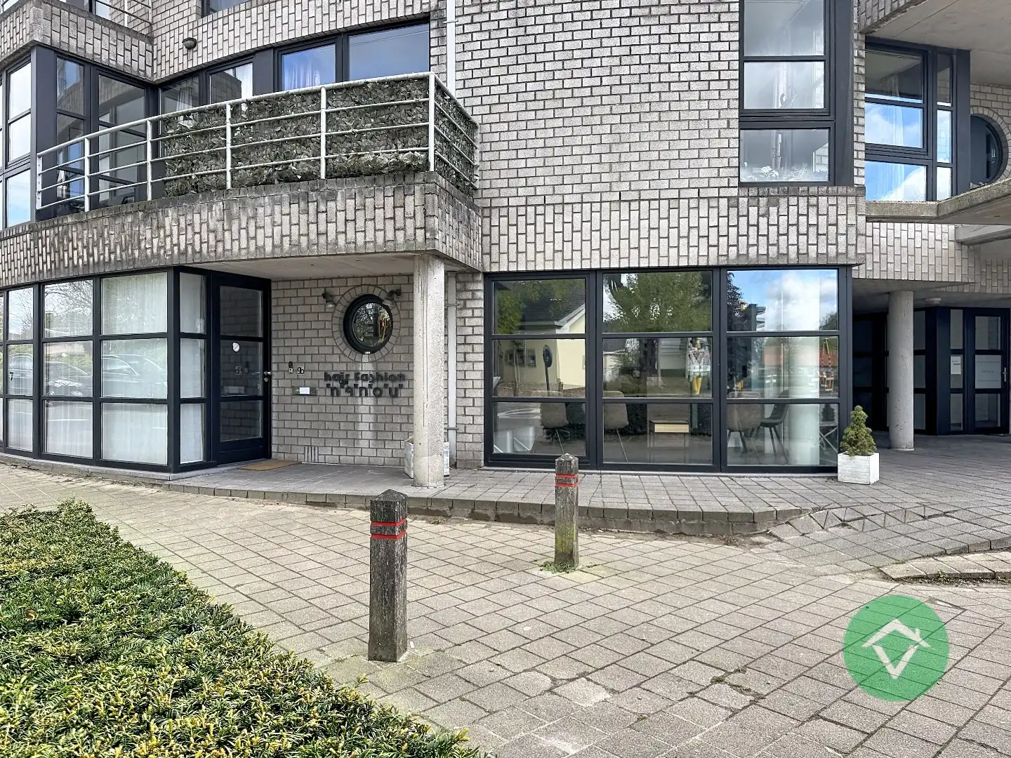 Hoofdfoto van de publicatie: Volledig gerenoveerd handelspand met woonst en garage te Koekelare