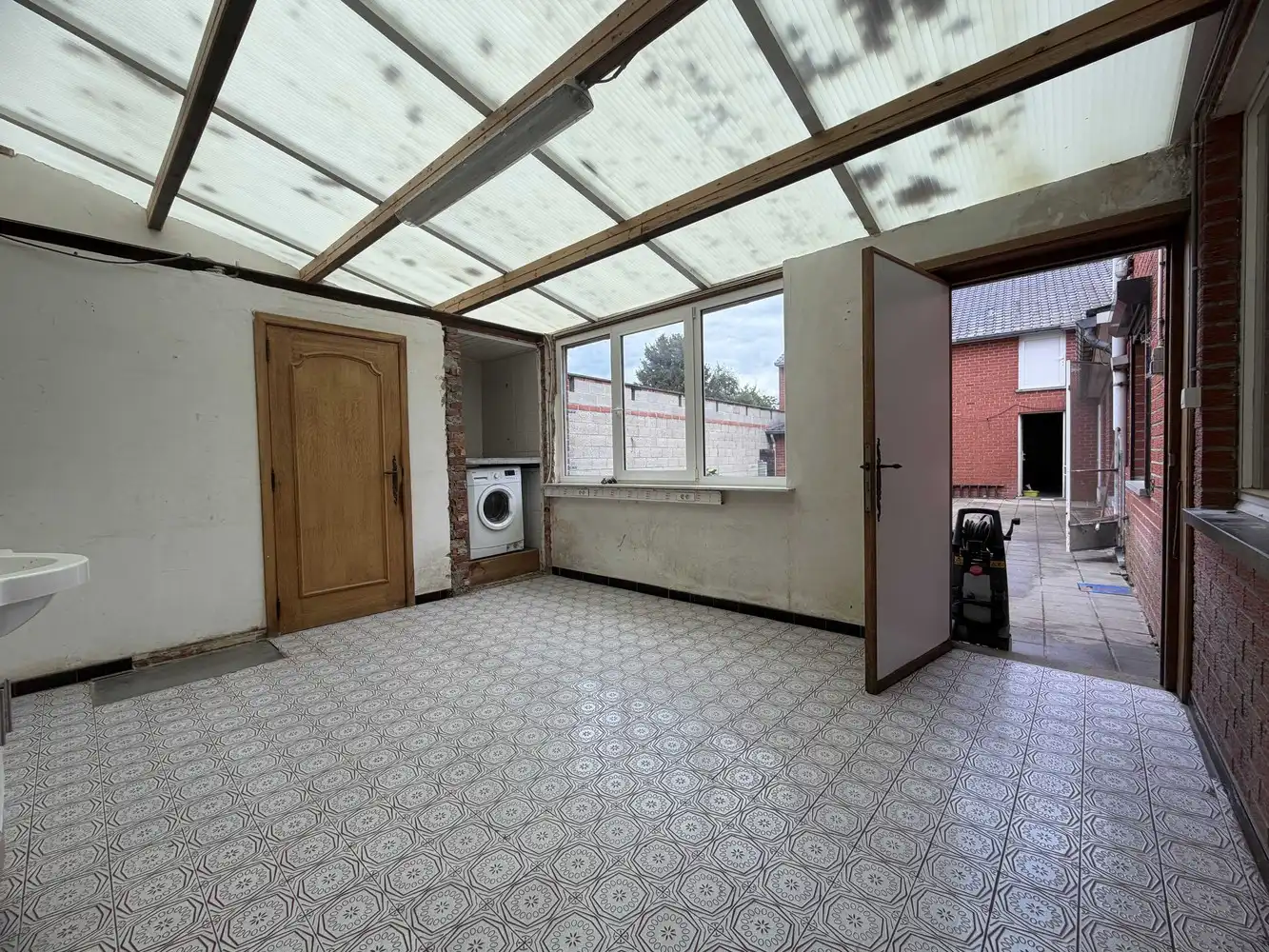 Landelijk gelegen, verrassend ruime woning foto 9