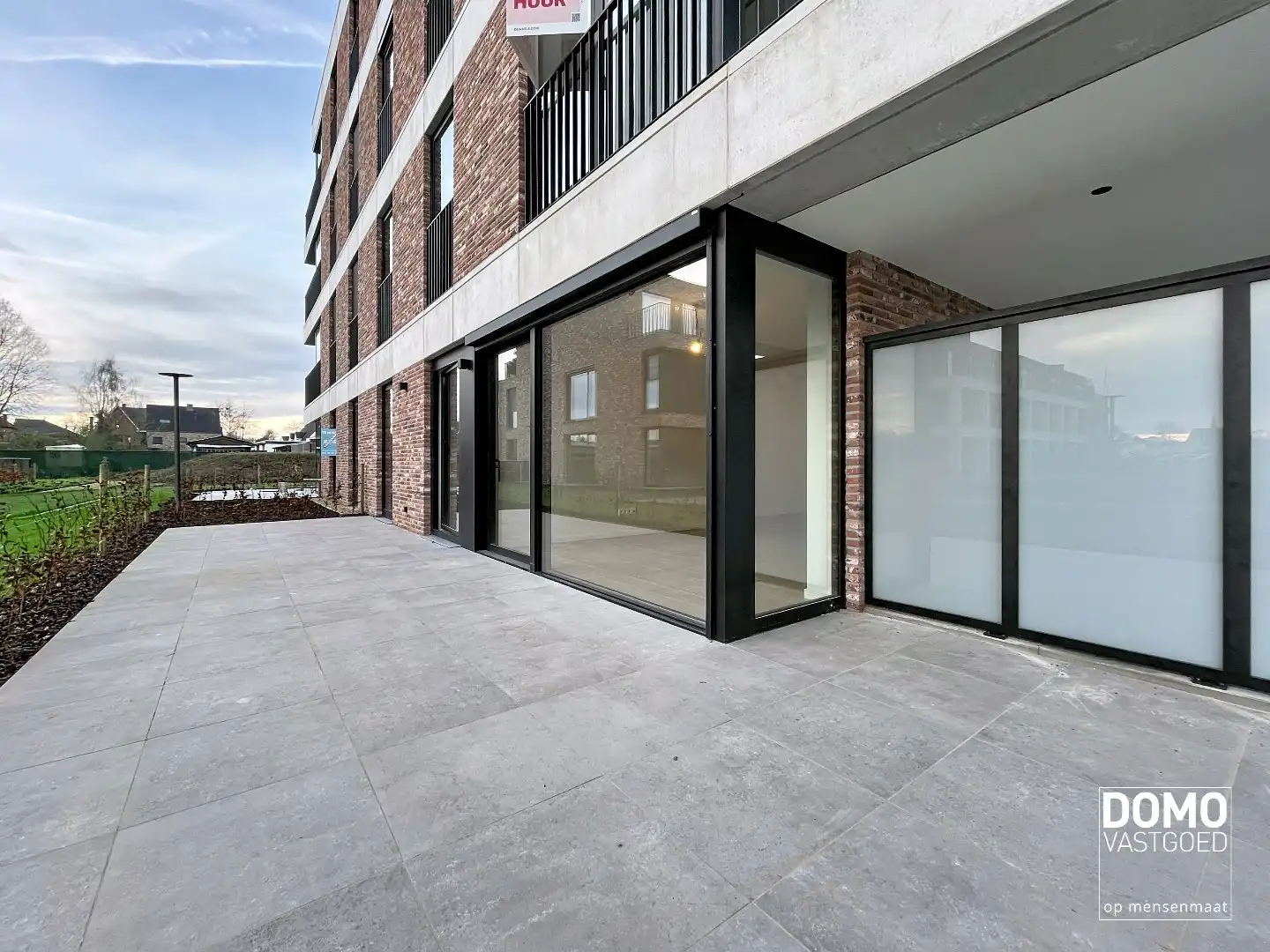 RUIM TWEE SLAAPKAMER APPARTEMENT MET TERRAS, LIFT EN AUTOSTANDPLAATS IN CENTRUM KERMT foto 12