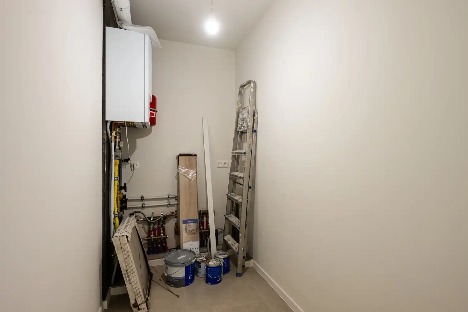 Stijlvol gerenoveerde woning met tuin en parkeerplaats foto 12