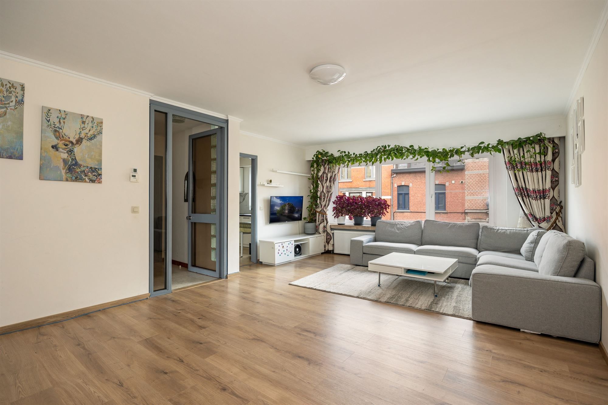 Gerenoveerd appartement met 2 slaapkamers en terras foto 4