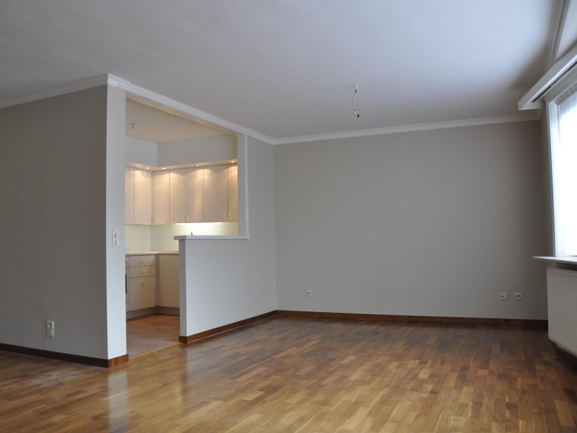 Ruim en verzorgd appartement met 2 slaapkamers in residentiële buurt - garagebox mogelijk. foto 4