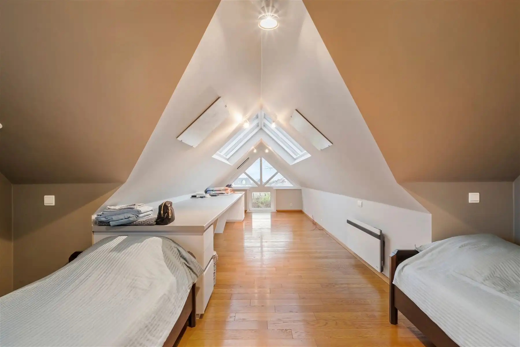 Instapklare en lichtrijke woning met zonnige tuin op 1.304 m² in Ingooigem foto 8