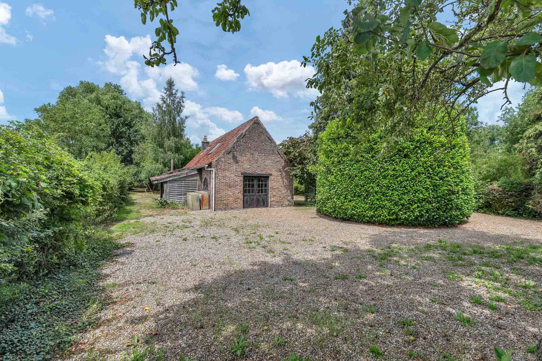 Uniek landhuis met aparte conciergewoning op 2 Hect grond foto 58