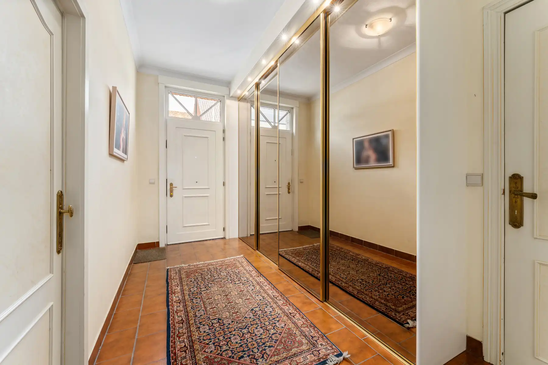 Ruime polyvalente woning met bureel en dubbele garage foto 5