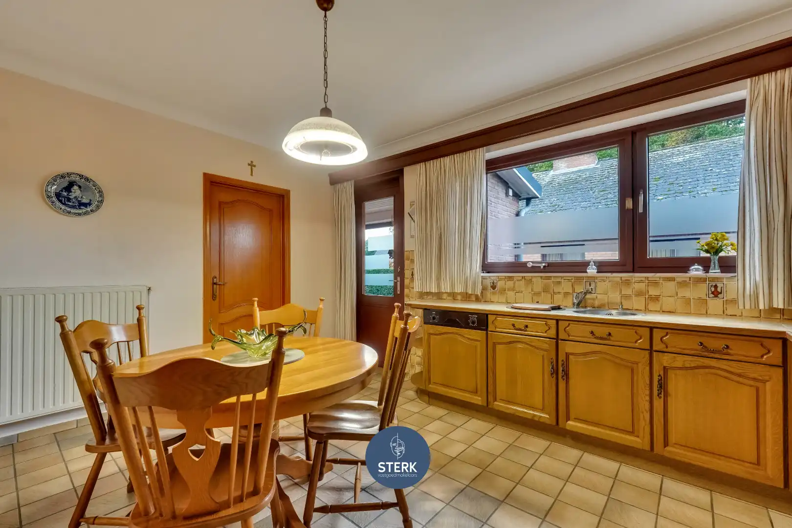 VRIJSTAANDE WONING MET EEN PRACHTIGE TUIN OP EEN GELIEFDE LOCATIE TE LANAKEN ! foto 9