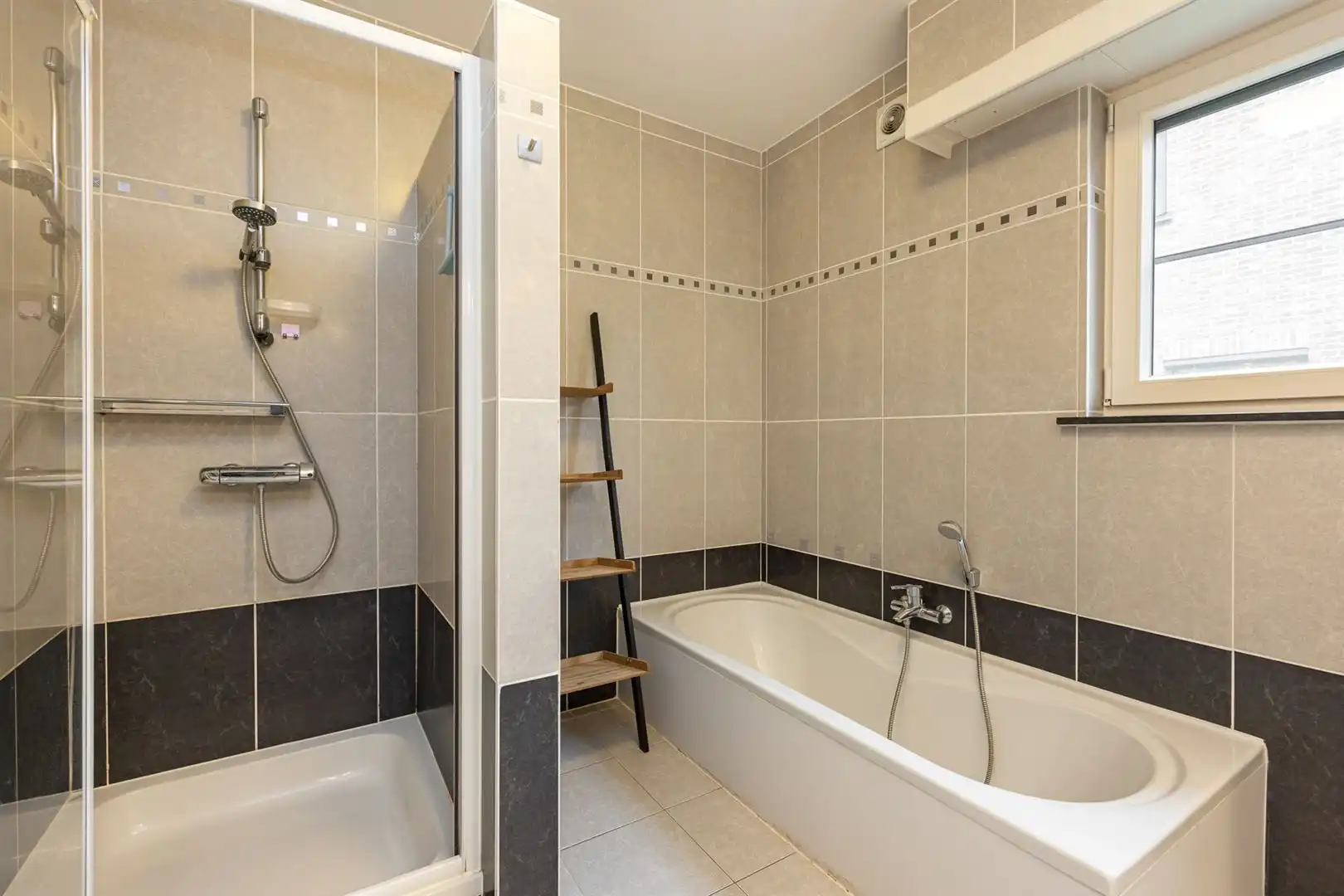 Ruim & licht appartement met zuidwest tuin. foto 16