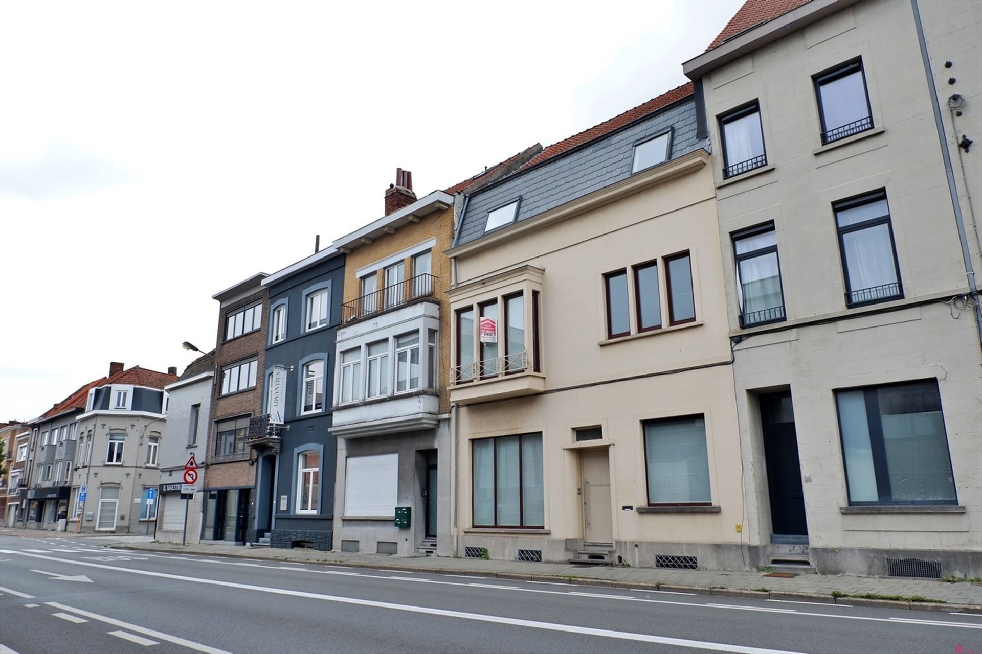 kantoorgebouw foto {{pictureIndex}}