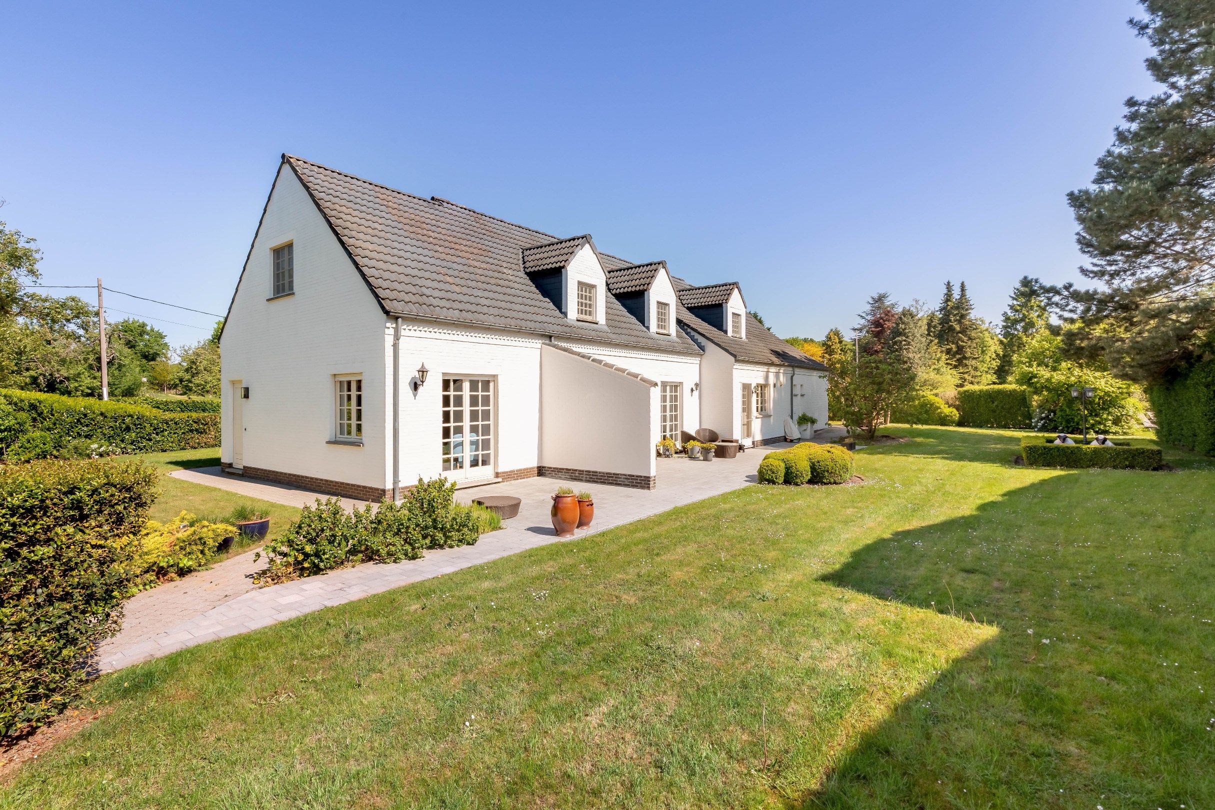 Knappe villa op residentiele toplocatie! foto 6