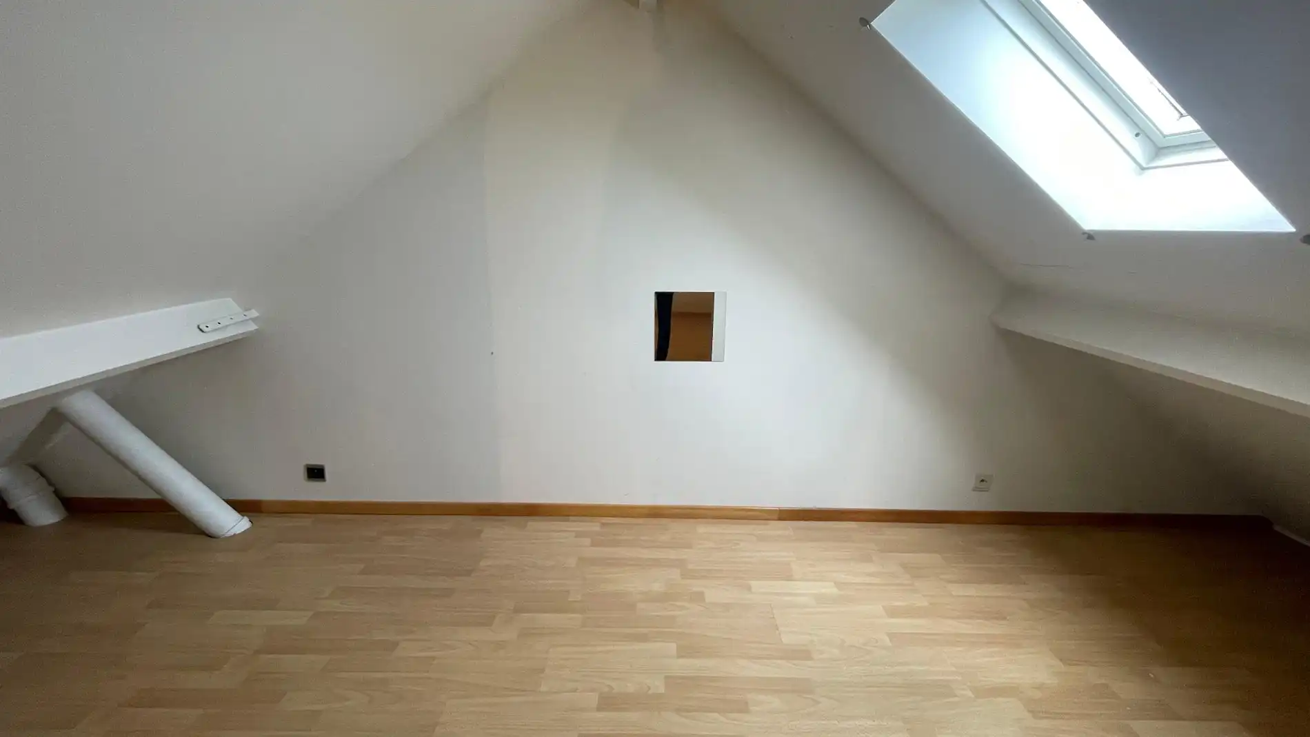 Charmant en lichtrijk dakappartement nabij Lier station (1+1 slpk) foto 6