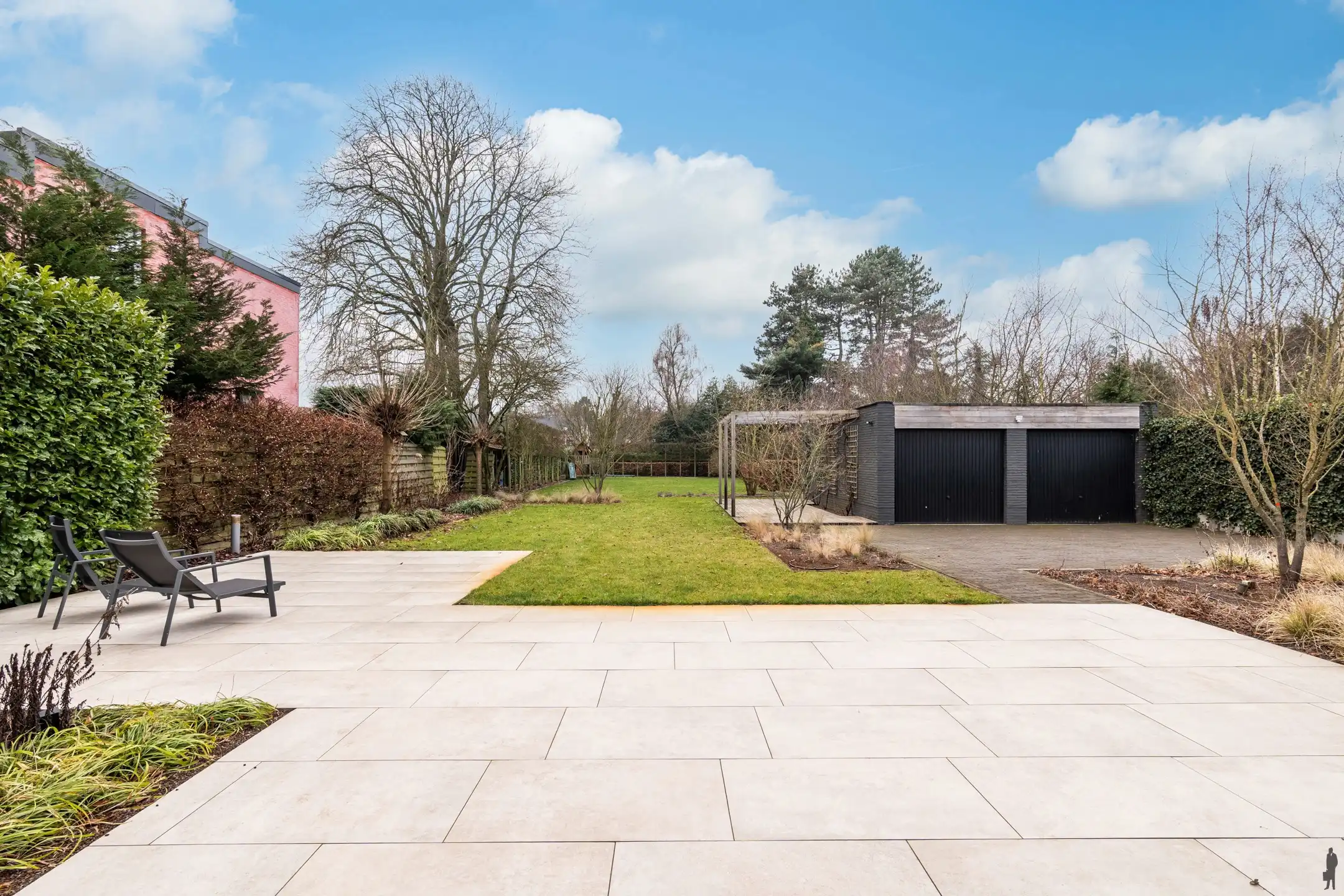 Ruime villa in rustige straat met prachtige zuid-west tuin foto 2