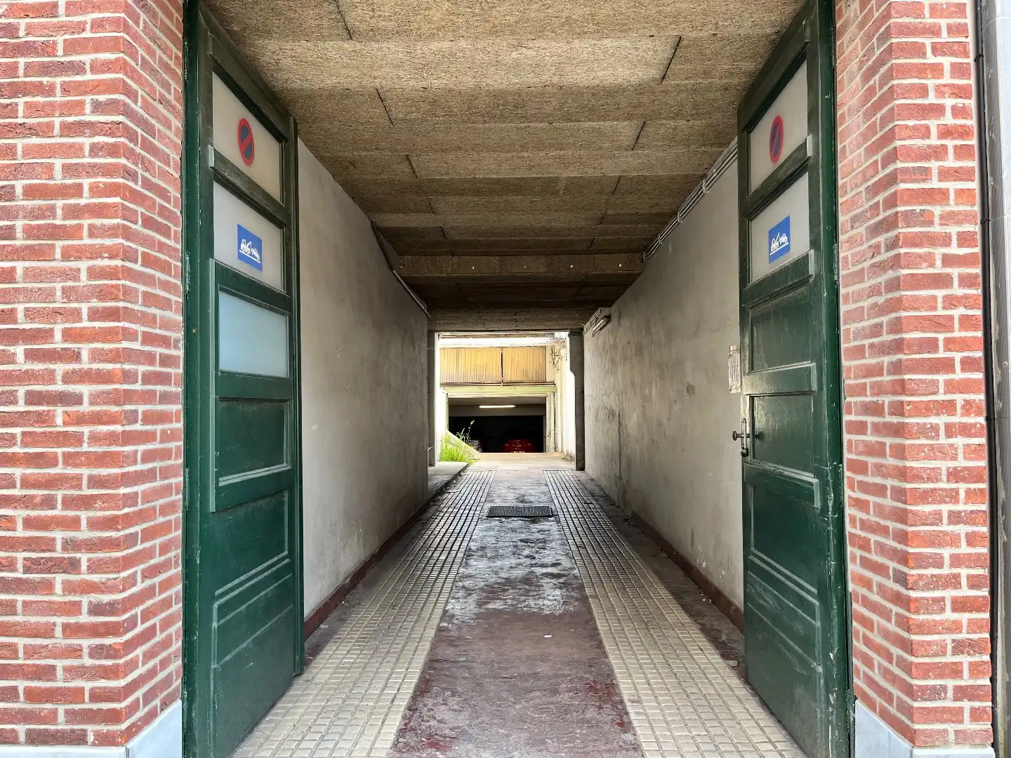 Overdekte autostaanplaats te huur foto 6