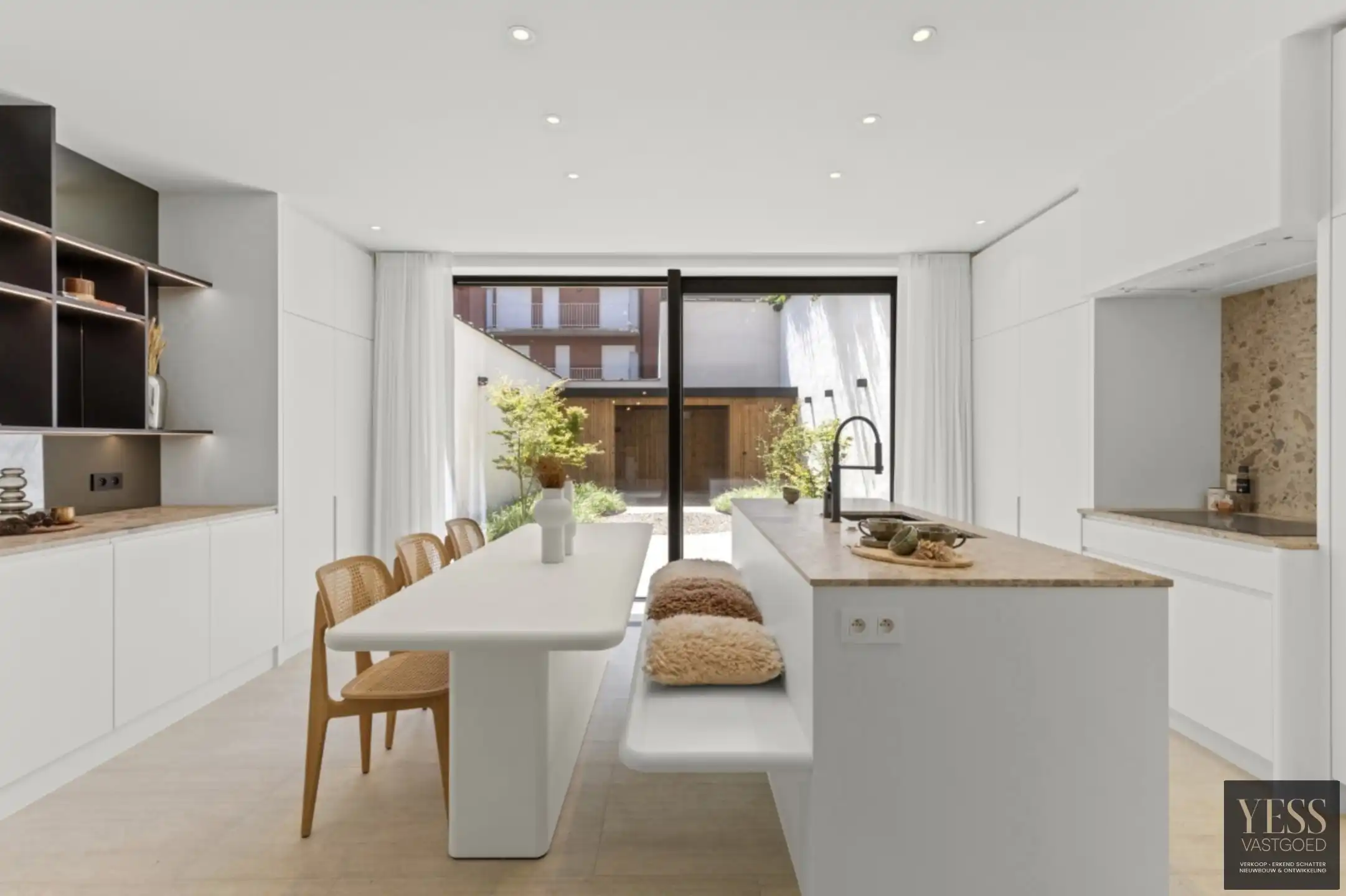 Exclusief gerenoveerd gelijkvloers appartement in Knokke! foto {{pictureIndex}}