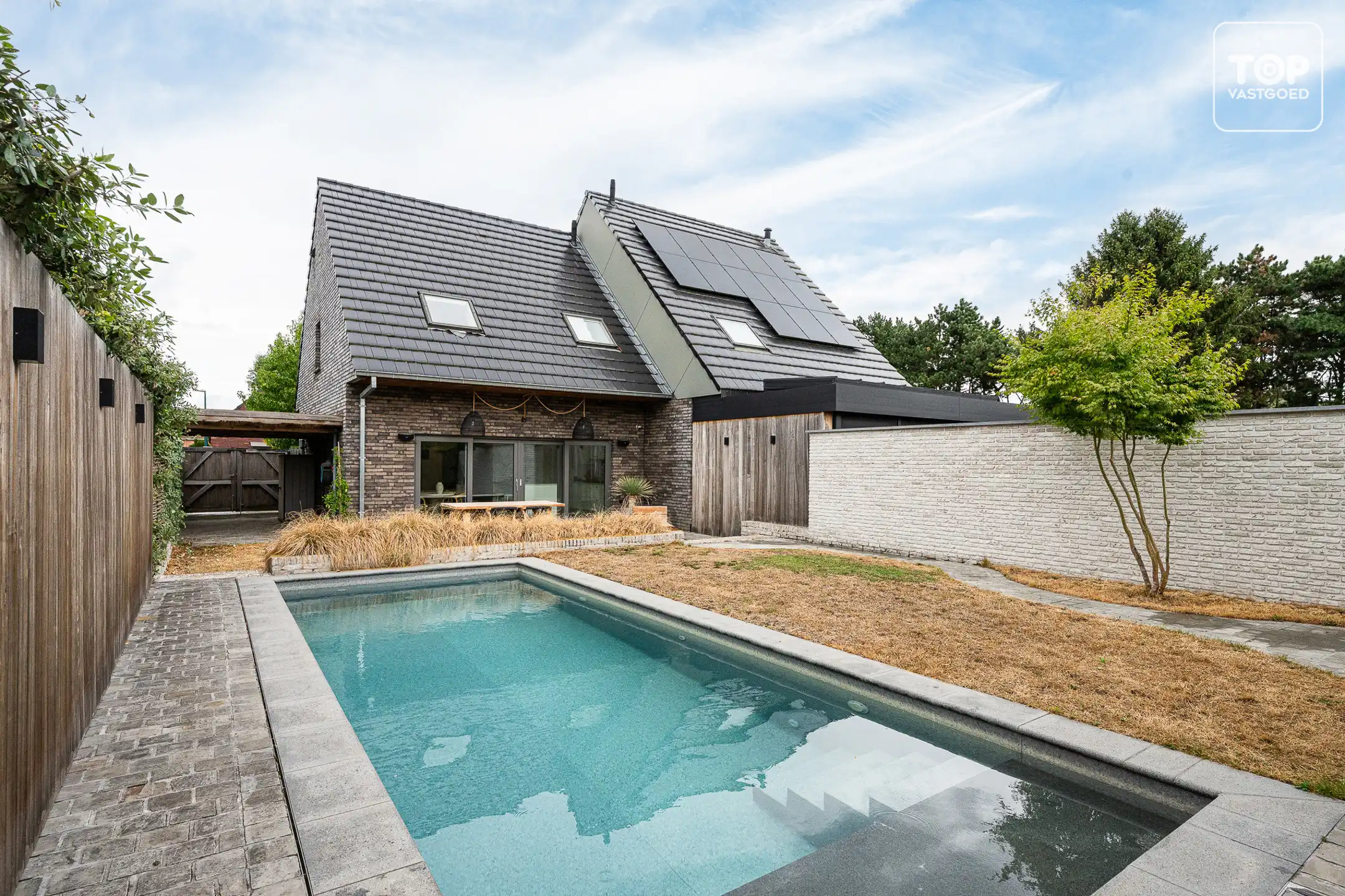 Instapklare woning met EPC A, 3 slaapkamers en zwembad foto {{pictureIndex}}