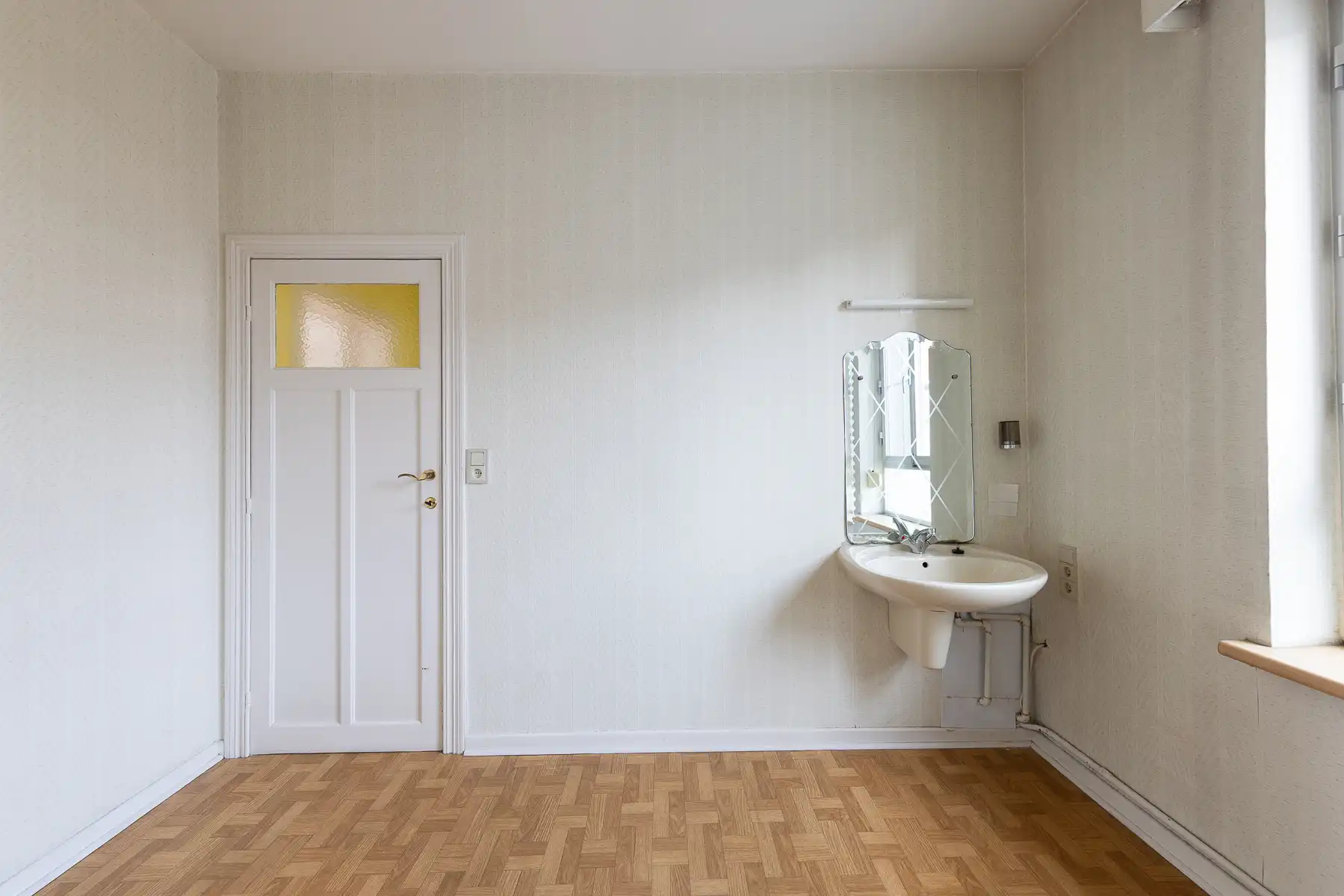 Te renoveren woning met potentieel in Drogenbos foto 13