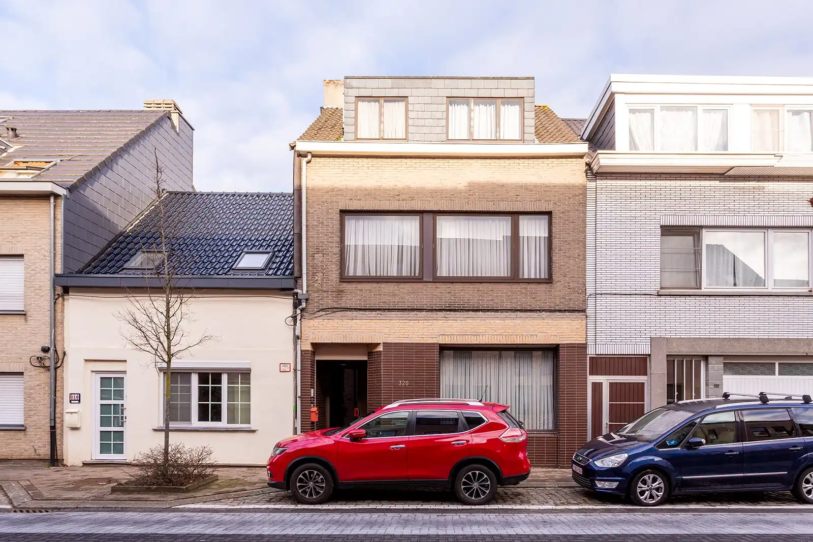 Ruime te renoveren woning met top potentieel en zwembad foto 24
