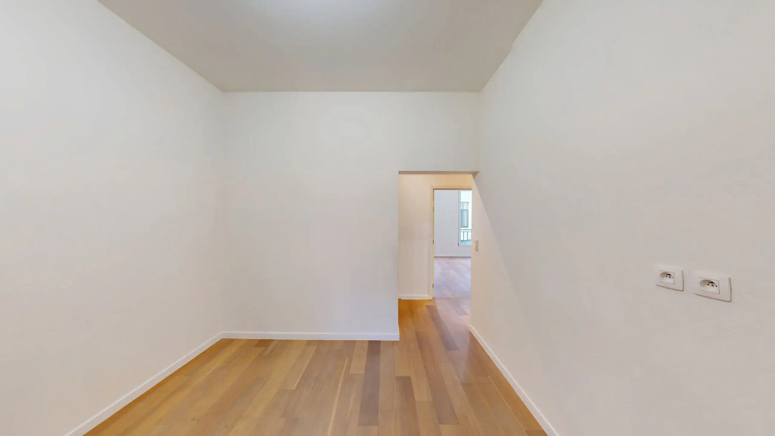 ANTWERPEN - CENTRUM  - Ruim drie slaapkamer appartement  foto 7