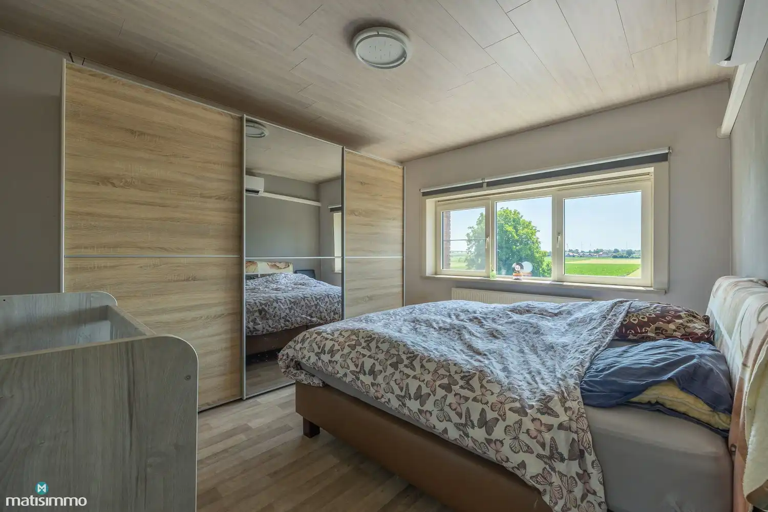 GROTENDEELS GERENOVEERDE EN ENERGIEZUINIGE GEZINSWONING MET ZUIDGERICHTE TUIN VAN 832M² EN GARAGE VAN 73 M² foto 16