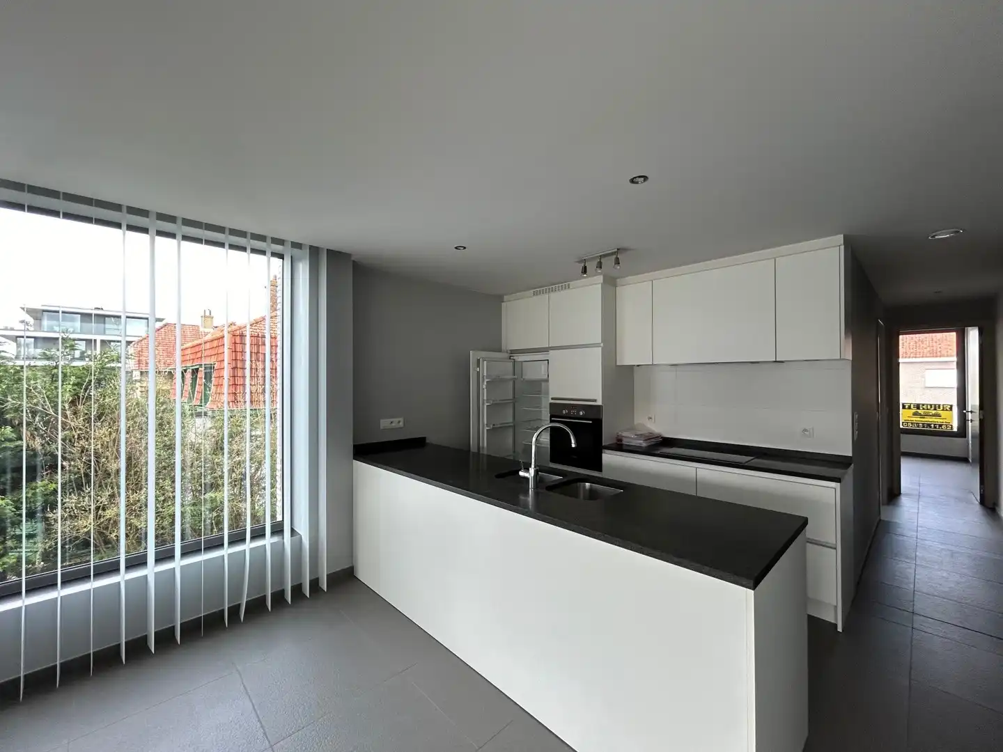Ruim woonappartement met 2 slaapkamers in kleine residentie, centraal gelegen. foto 3