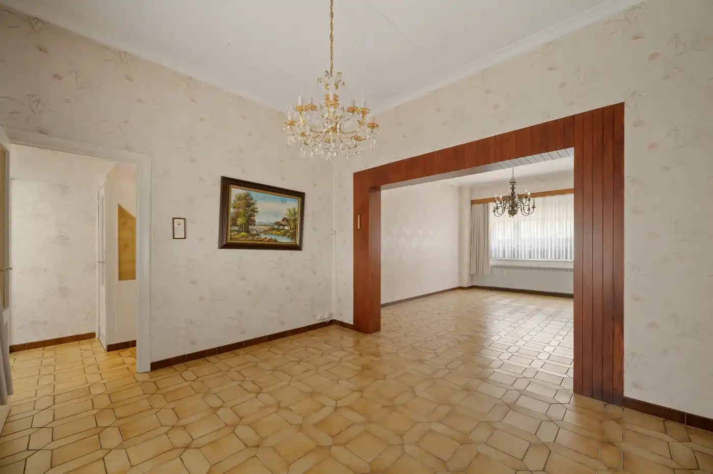 Te renoveren woning met 3 slaapkamers, garage en nabij voorzieningen foto 6