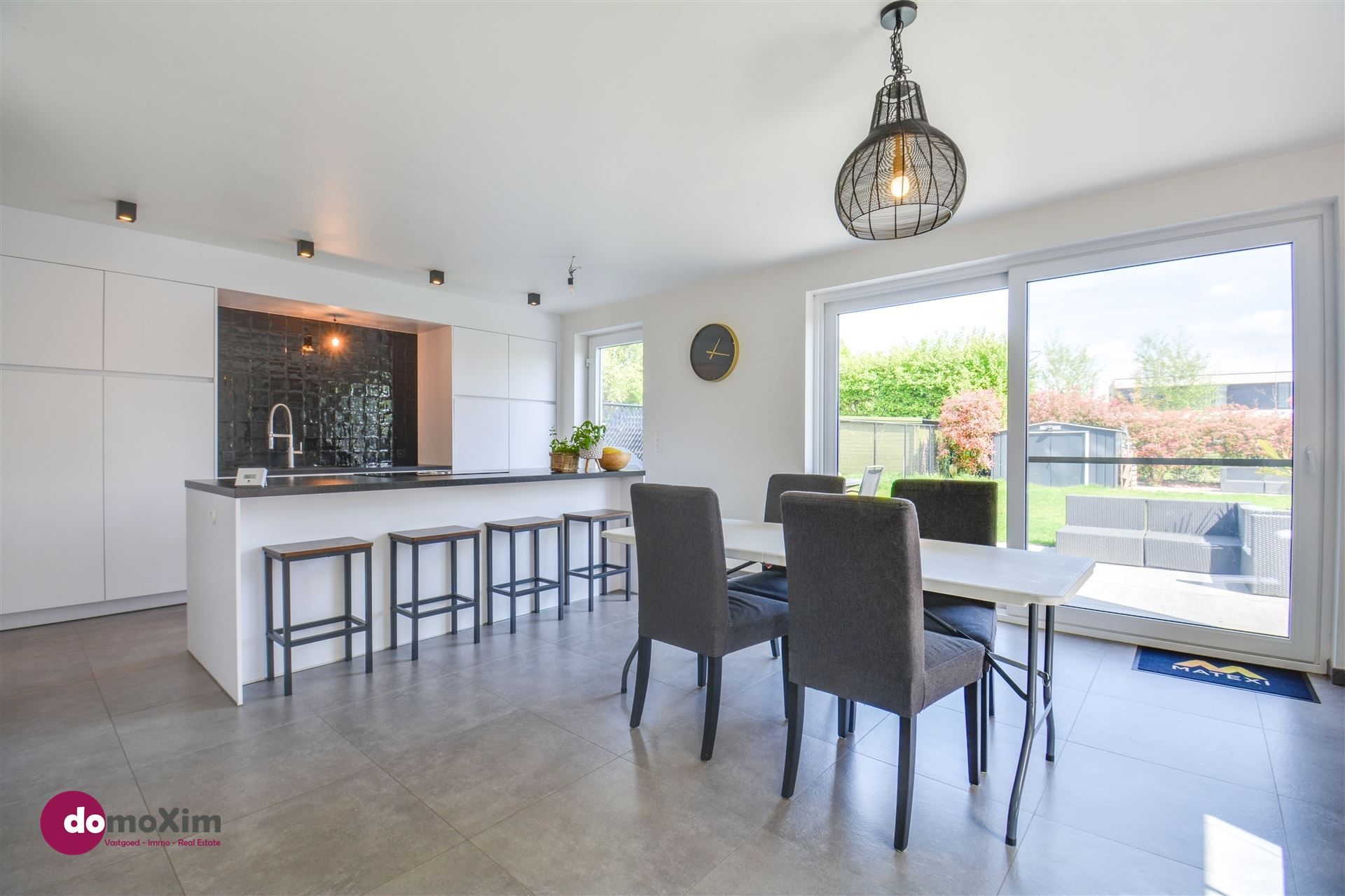 Prachtige energiezuinige woning met 5 slaapkamers gelegen in een rustige woonwijk foto 7