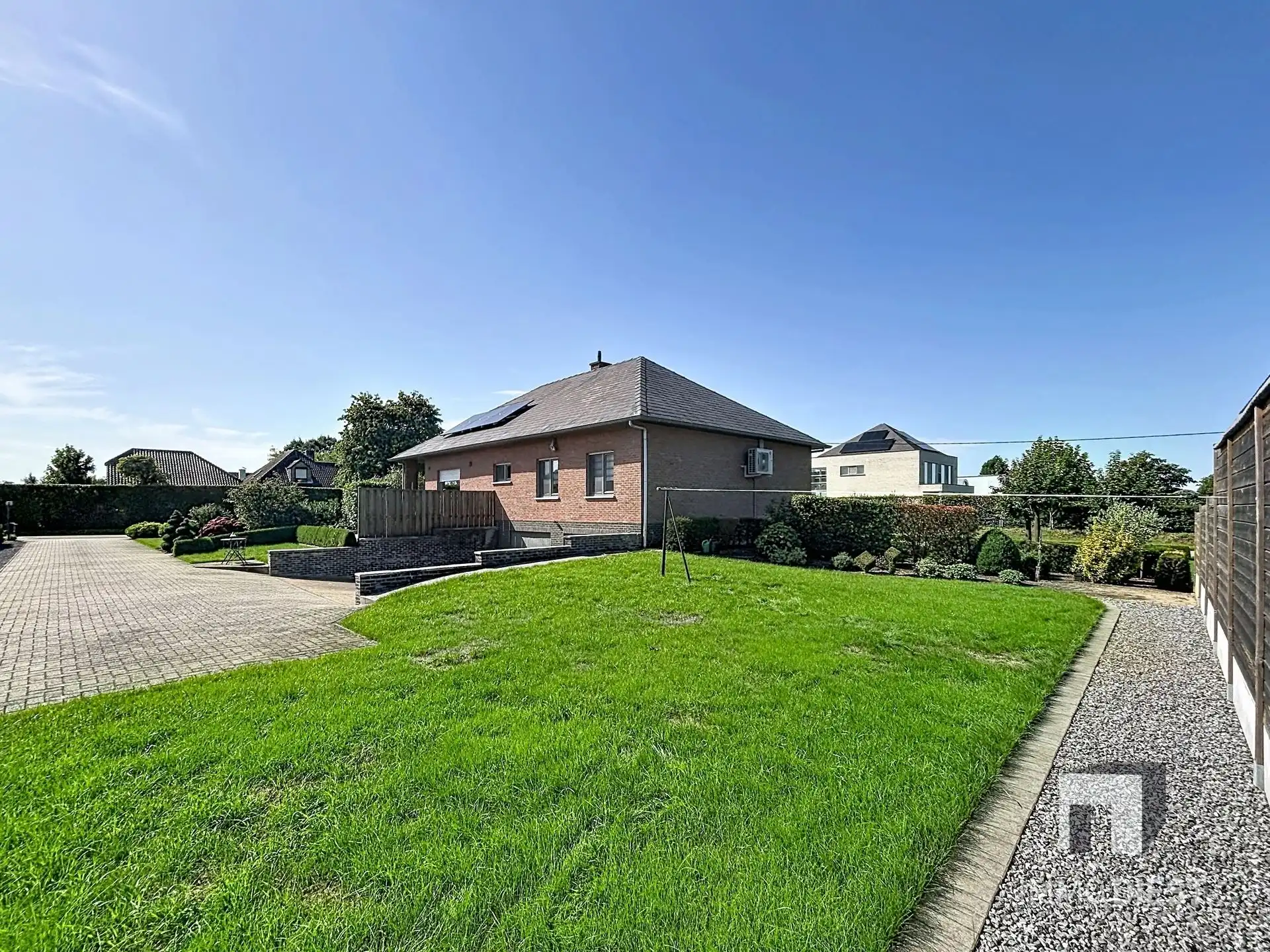 Gelijkvloerse woning met 4 slaapkamers en een volwaardige kelder foto 6