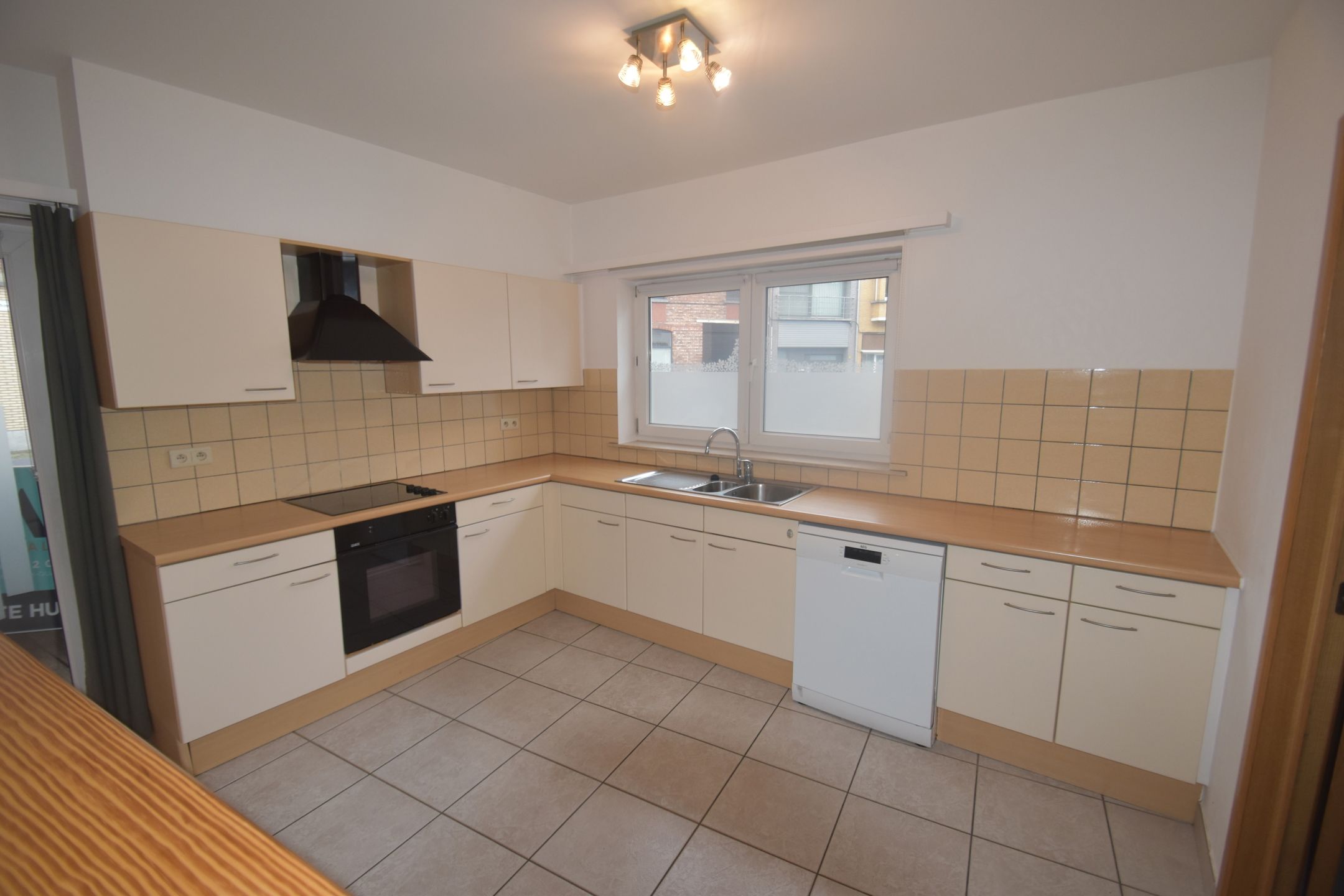 Nabij het station van D'monde gel., gelijkvl. 3 slpk-app. met 2 badk. en gar.  foto 32