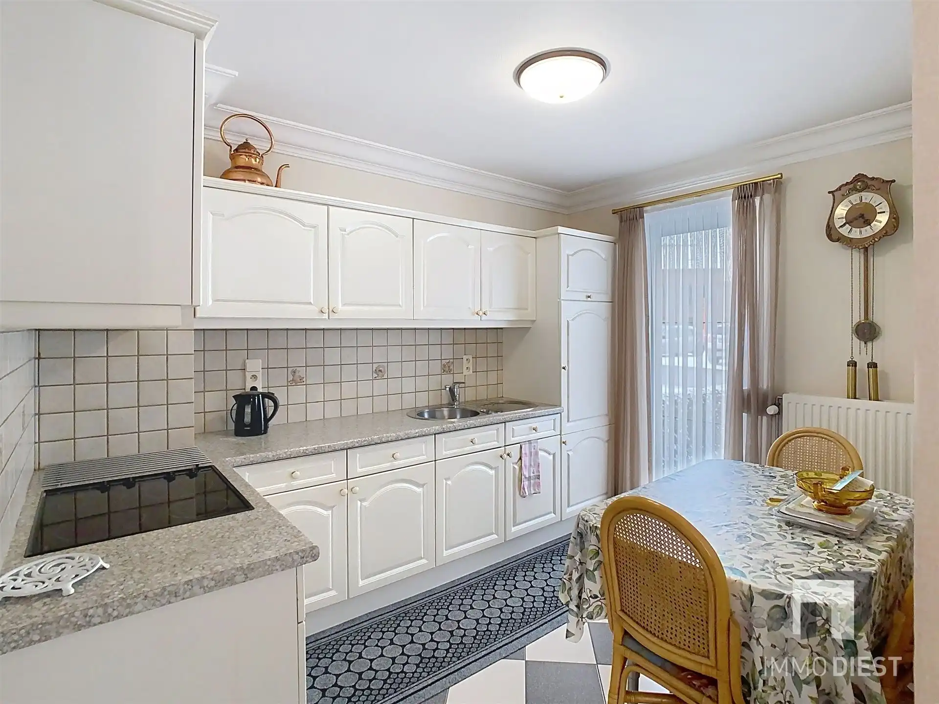 Topligging: gelijkvloers appartement mét garage en kelder foto 14