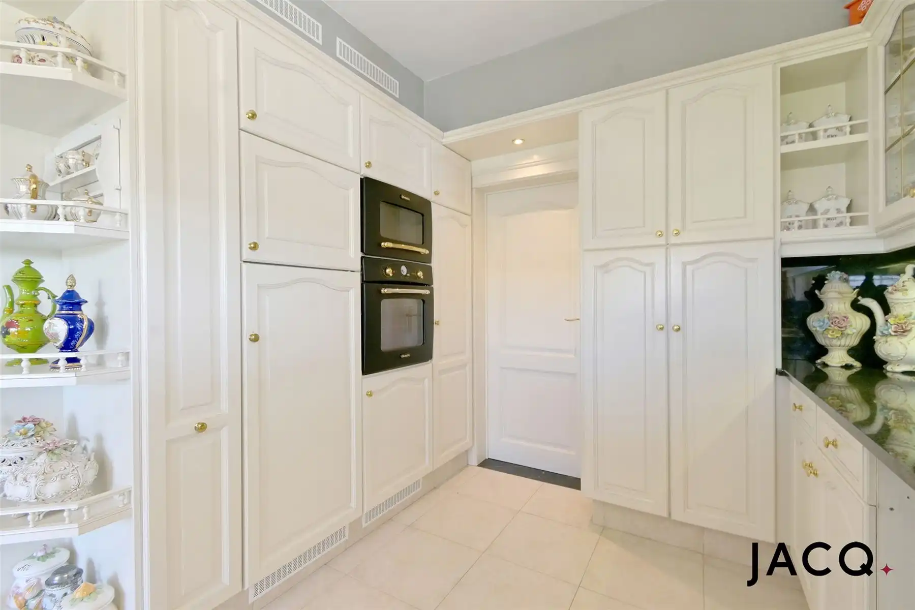 Ruime villa met 4slpk's op een prachtig perceel van 1203m²! foto 9
