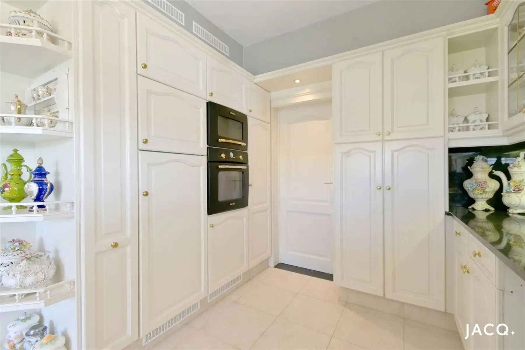 Ruime villa met 4slpk's op een prachtig perceel van 1203m²! foto 9