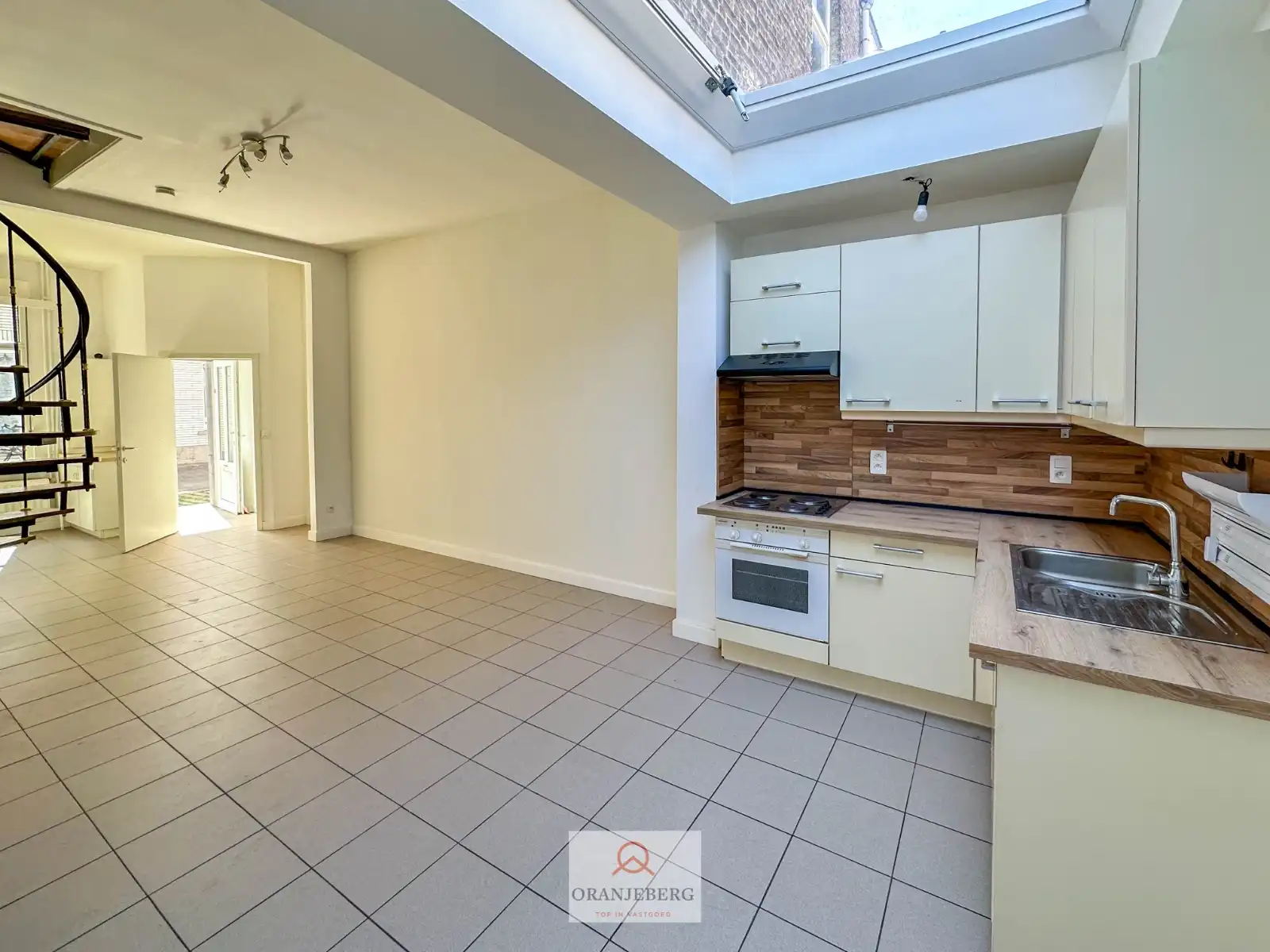 Instapklaar 2 slpk rijhuisje in rustige straat te koop op TOPligging nabij Gent foto 4