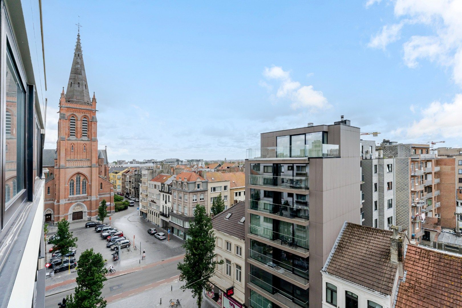Instapklaar appartement te koop in Oostende met EPC-label B. 93 m², 2 badkamers, terras, streepje zeezicht en onderhoudsvriendelijke vinyl-laminaatvloer. foto 21