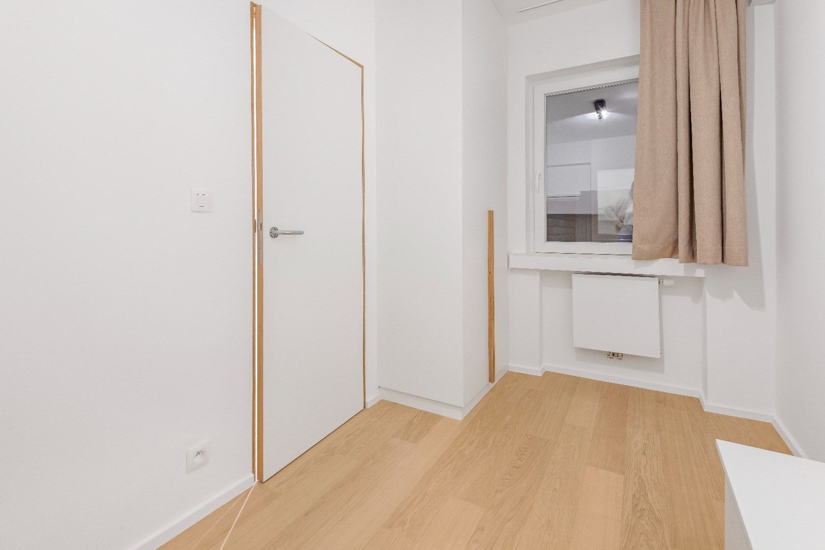 Ruim plateau-appartement met frontaal zeezicht (10 meter gevelbreedte) gelegen aan het Rubensplein. Inpandige parking. foto 23