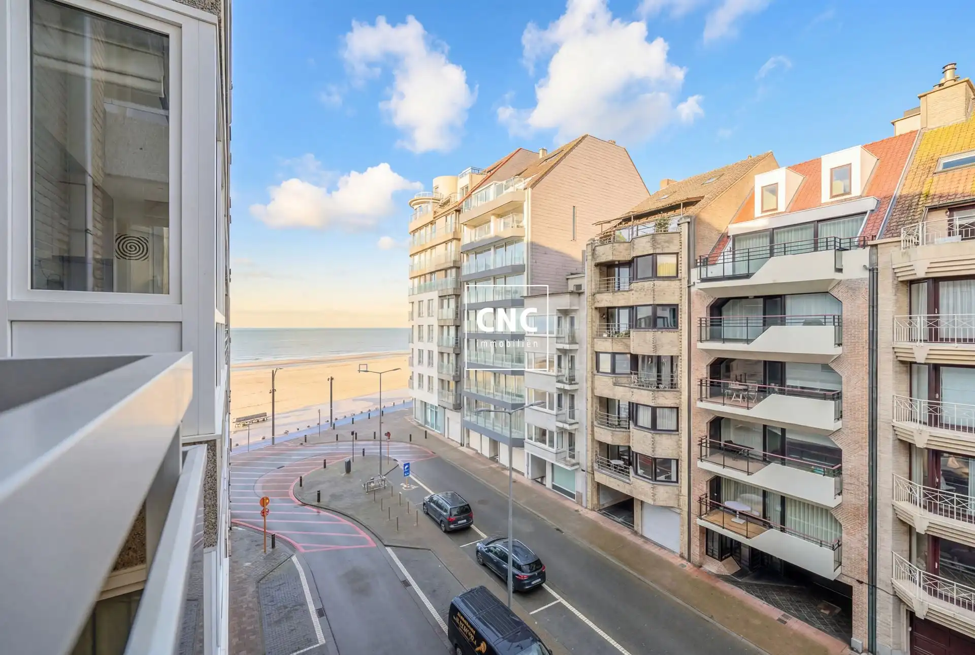 Instapklaar 2-SLK appartement met zijdelings zeezicht-Knokke foto {{pictureIndex}}