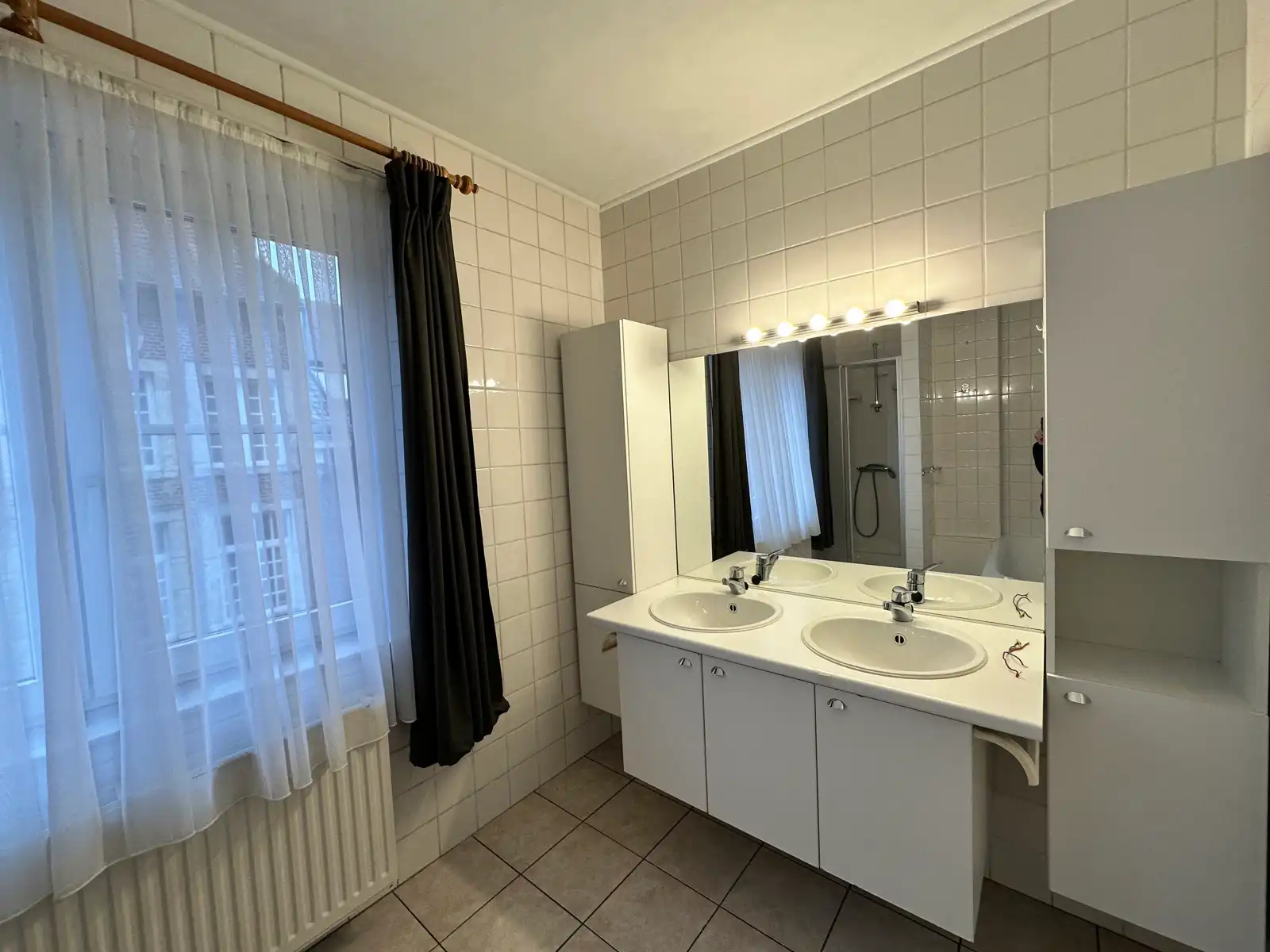 Ruim Appartement met Garage, 2 slaapkamers en terras foto 26
