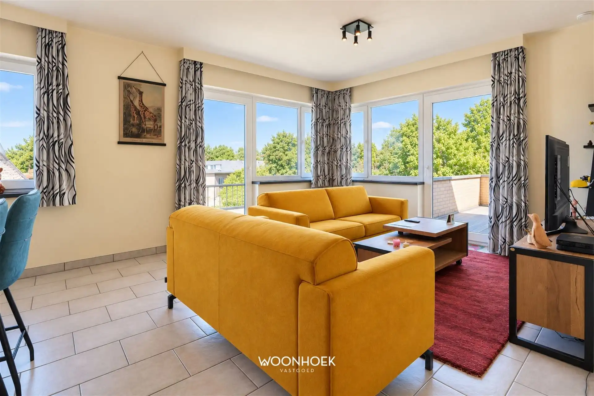 Instapklaar 2-slpk appartement met terras en staanplaats foto 2