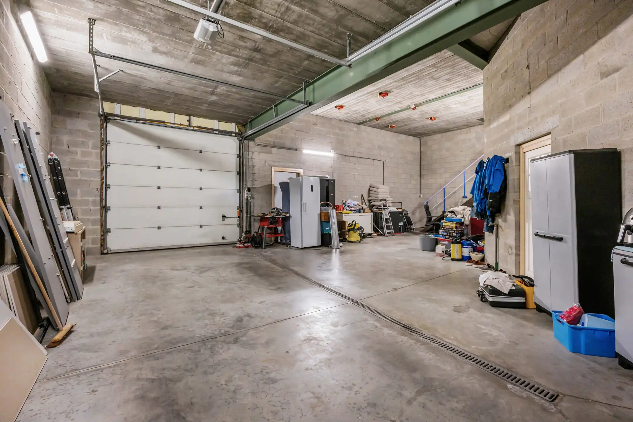 Gerenoveerde gezinswoning + werkplaats / garage foto 23