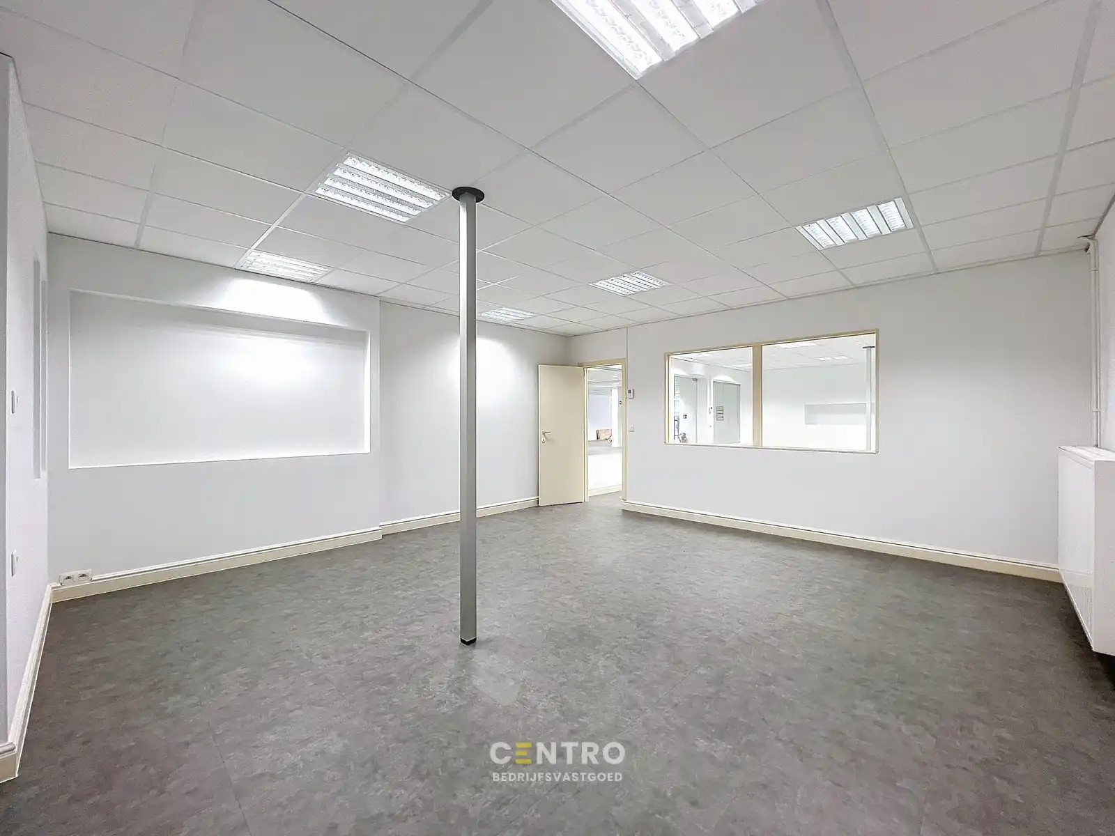 Unieke kantoor- en winkelruimten van ± 450m² te Roeselare - dicht bij de Grote Markt aan héél AANTREKKELIJKE prijs! foto 10