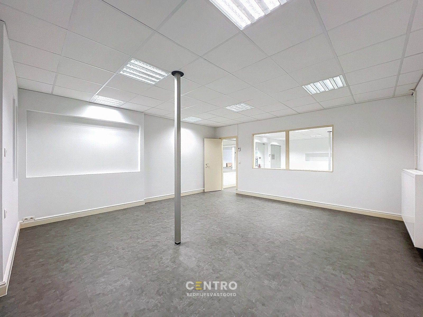 Unieke kantoor- en winkelruimten van ± 450m² te Roeselare - dicht bij de Grote Markt aan héél AANTREKKELIJKE prijs! foto 10