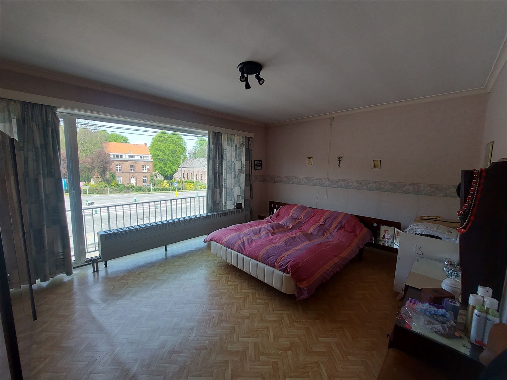 Veelzijdig renovatiepand met woonst en winkel Vloesberg foto 11