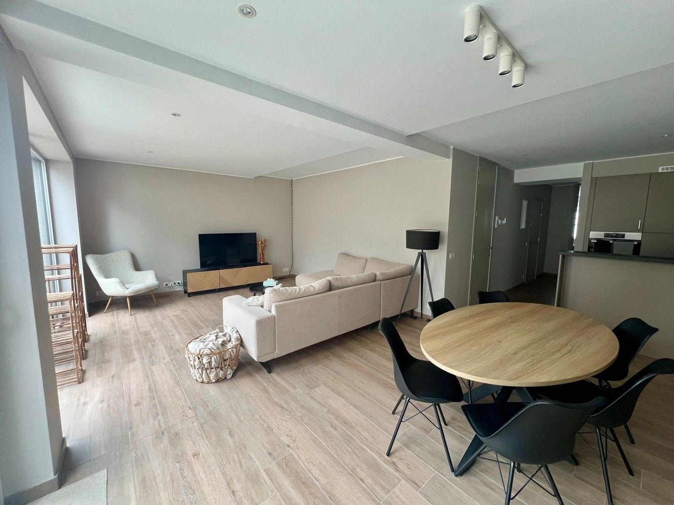 Prachtig nieuwbouwappartement met 2 slaapkamers en autostaanplaats! foto 2
