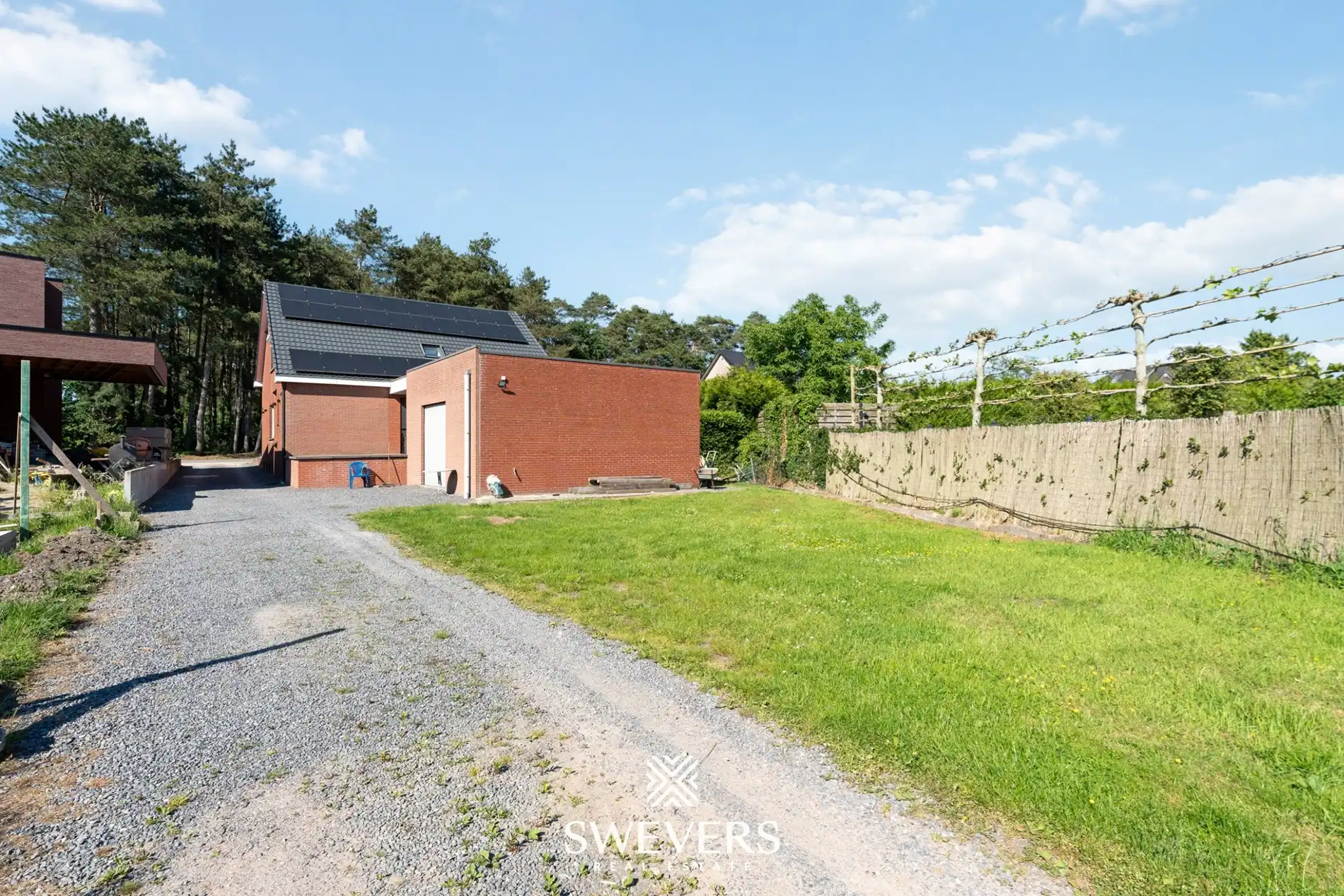 Ruime open bebouwing met 6 slaapkamers, vergunde paardenstallen op groen perceel van 71 are: foto 33