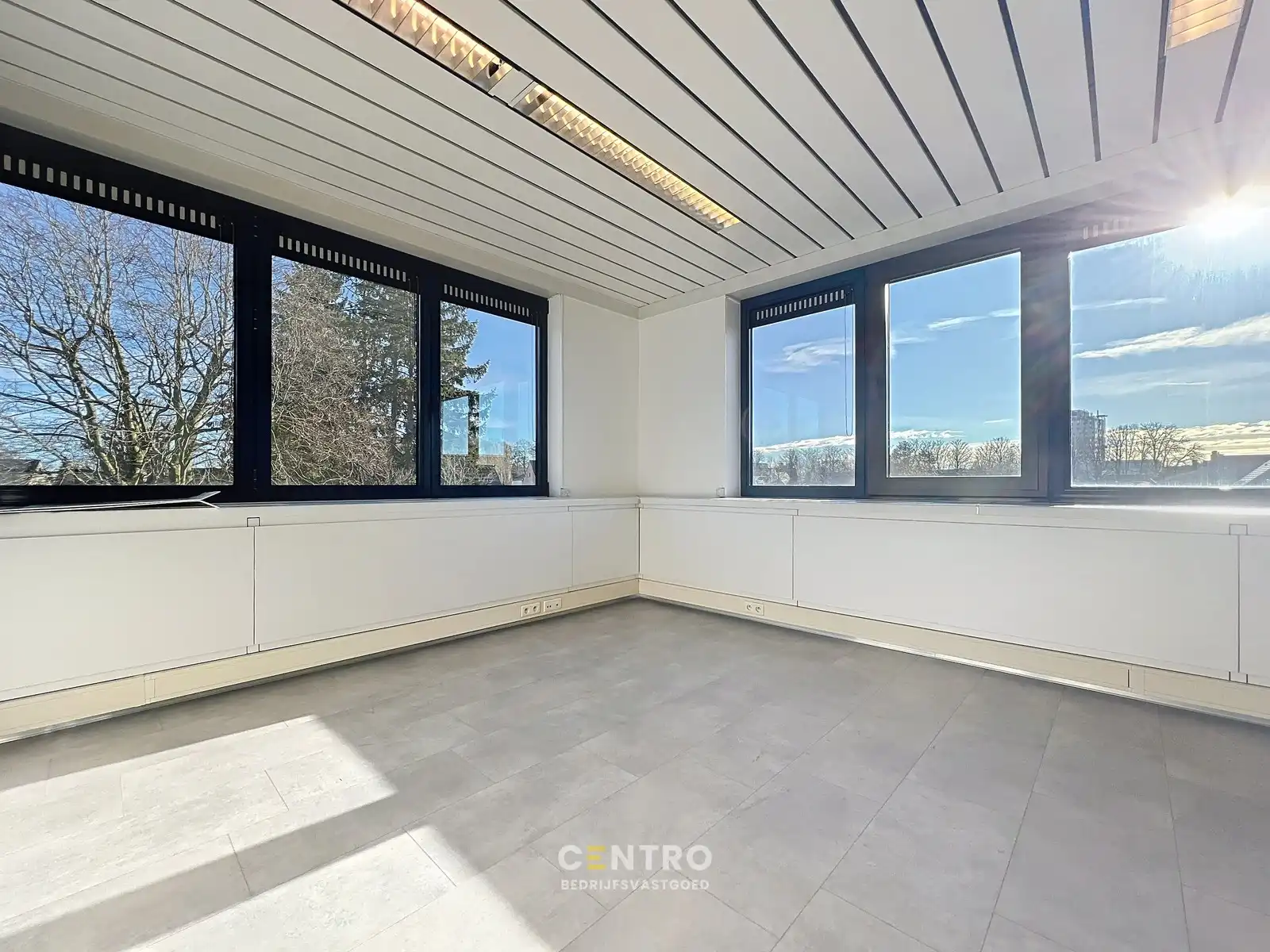 Instapklare kantoorruimte 175m² met perfecte VISIBILITEIT aan 't Hoge - opsplitsbaar. foto 7