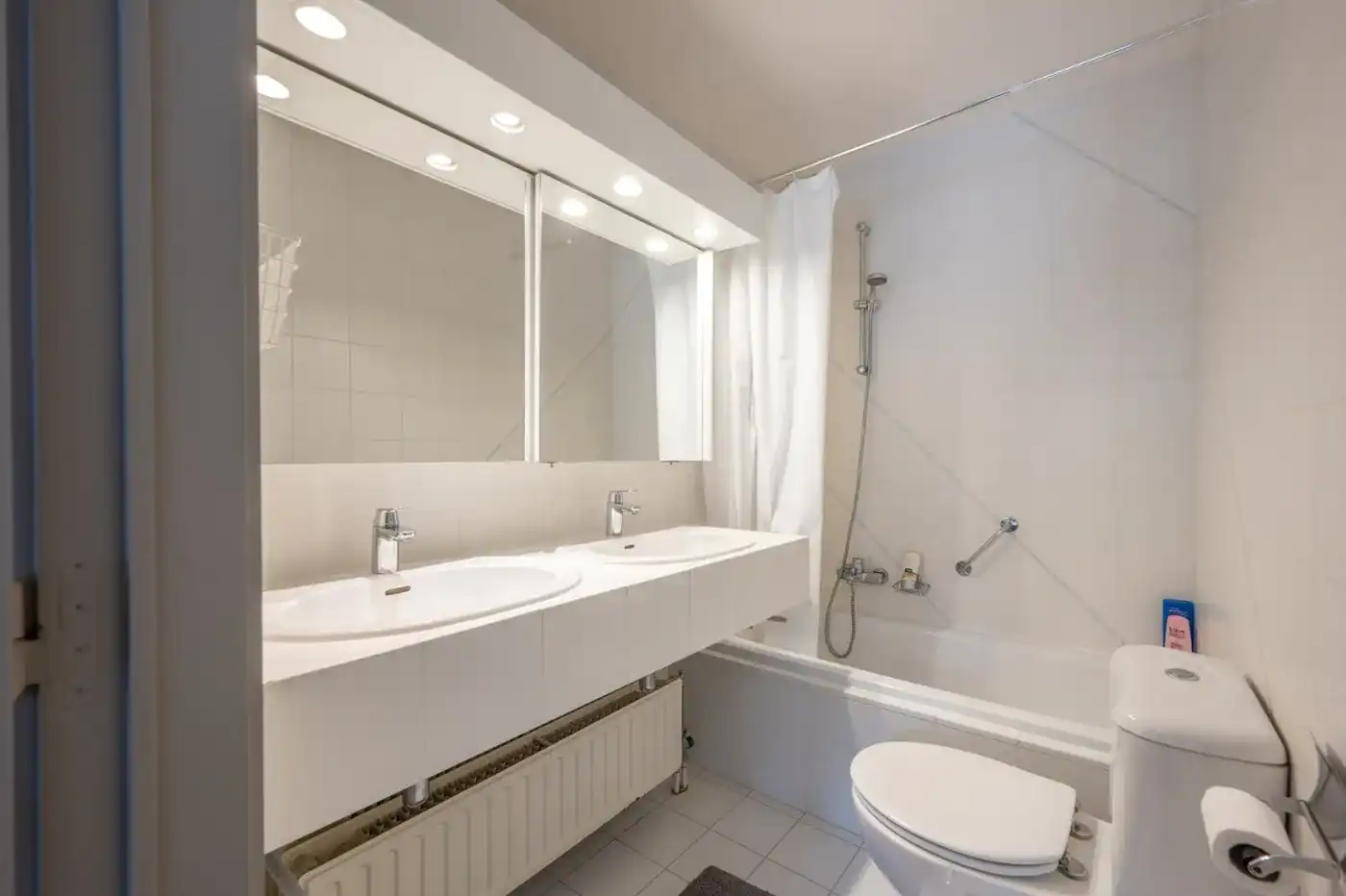 Mooi gemeubeld appartement op super locatie tussen de Zoutelaan en de Dumortierlaan foto 6