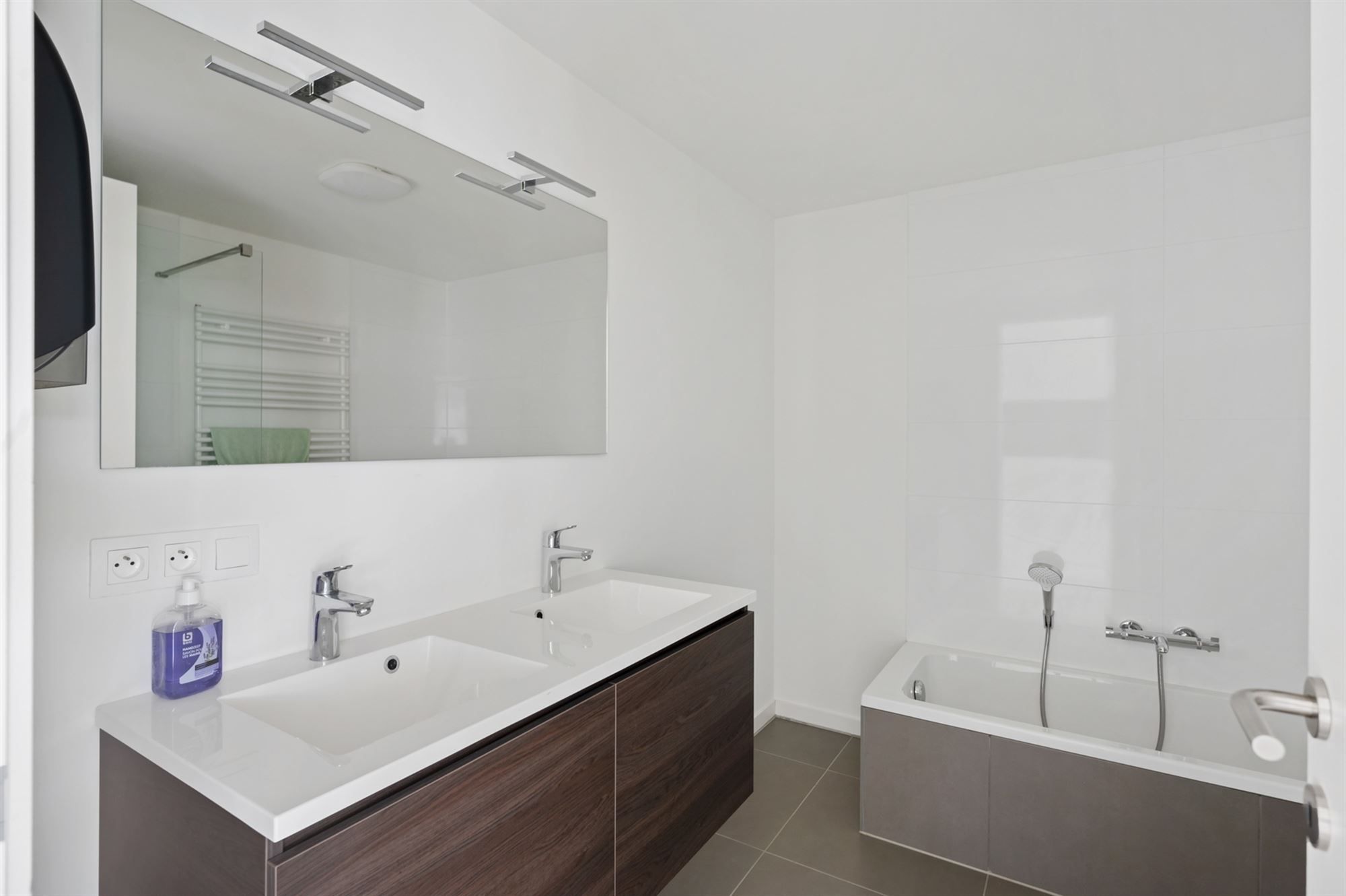 Gelijkvloers appartement in een knap project te Emblem foto 8