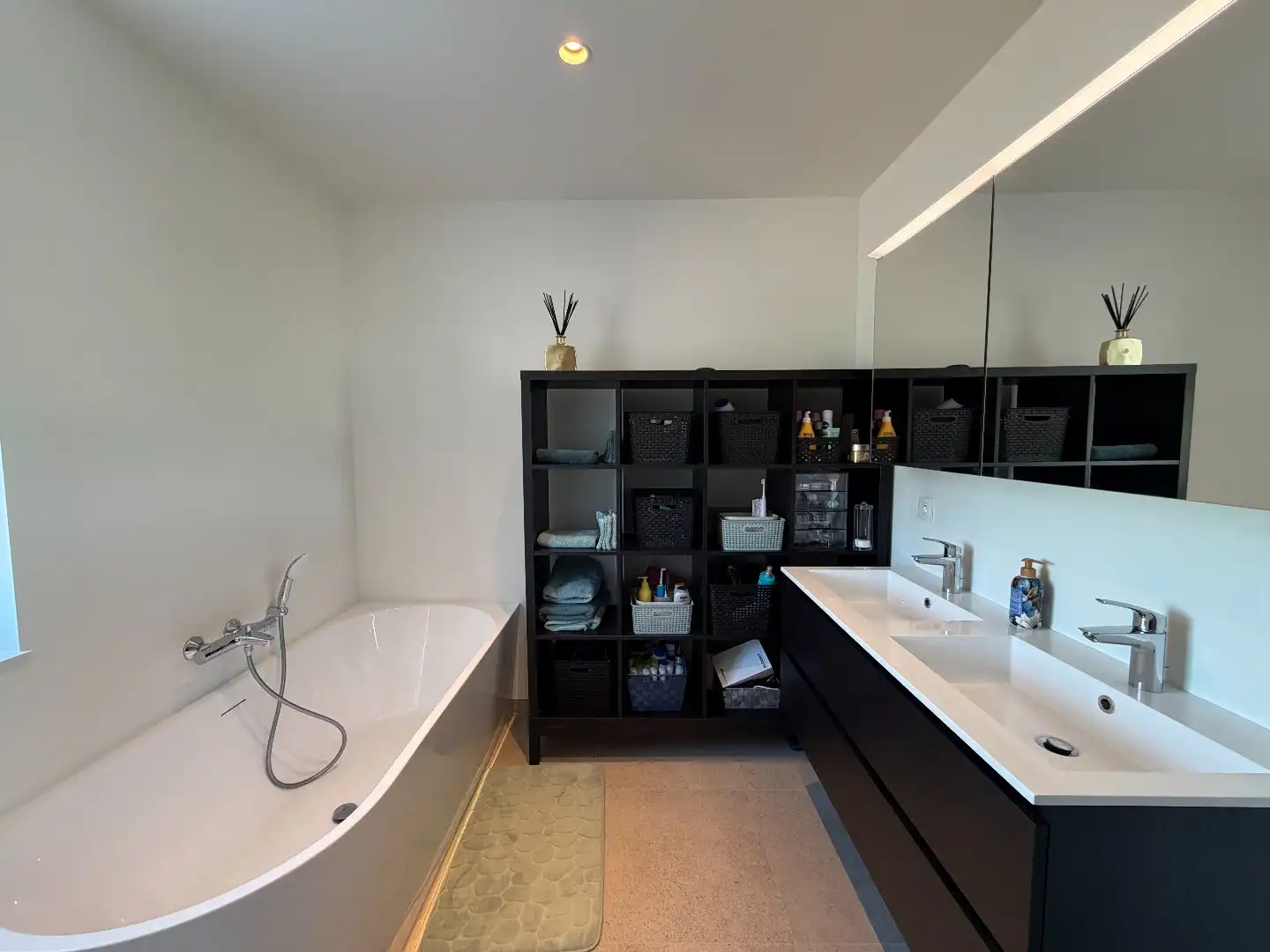 Volledig afgewerkte nieuwbouwwoning met 4 slaapkamers. foto 5