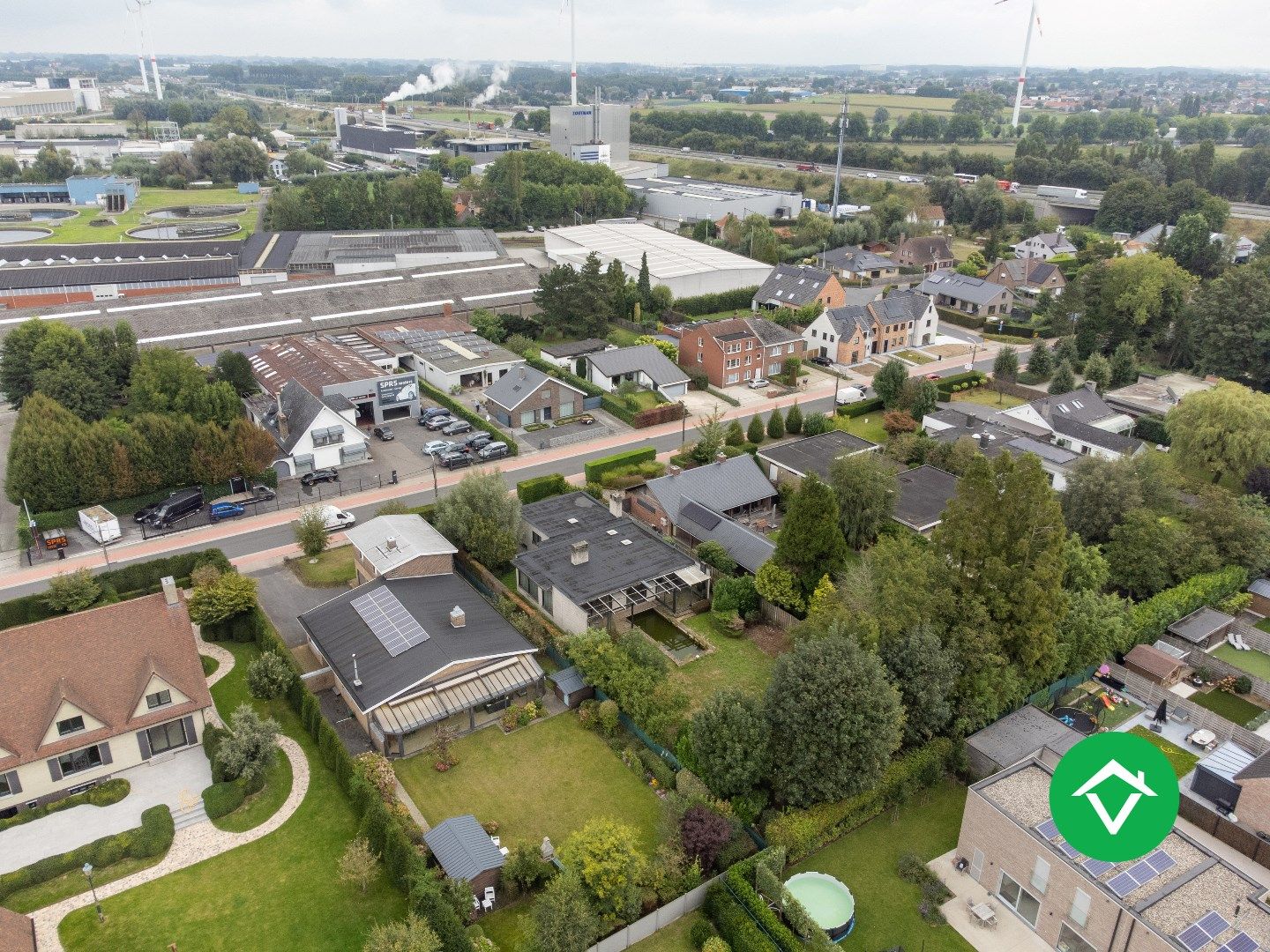 Ruime, onder kelderde architectenwoning met 3 slaapkamers, tuin en zwembad foto 30