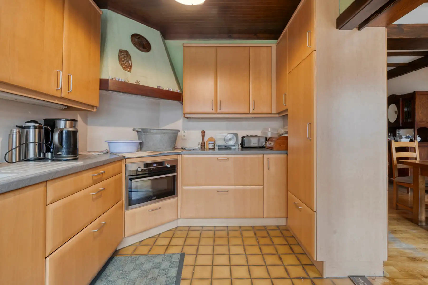 Appartementsgebouw met 5 app en achterliggende garages foto 6