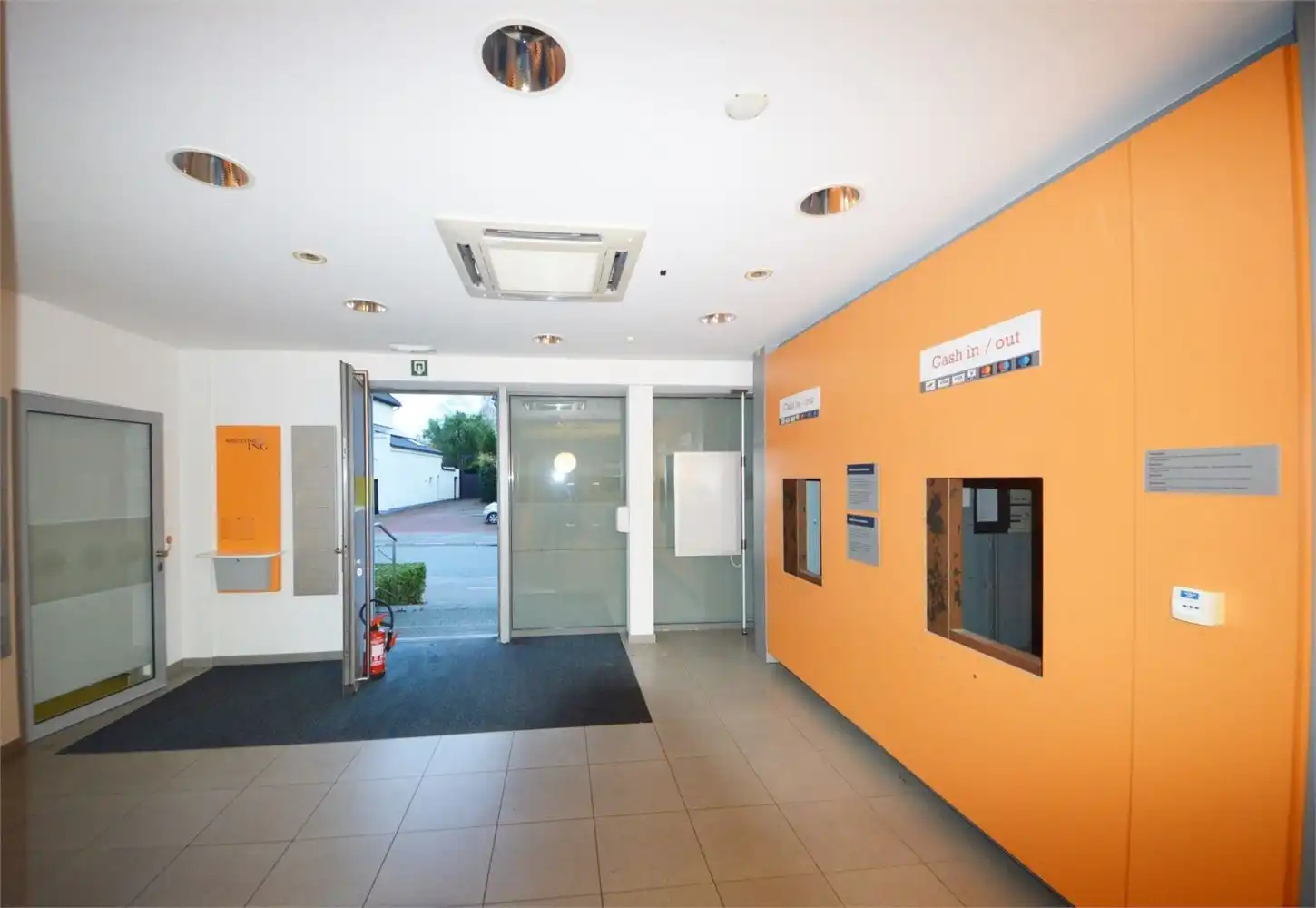 MODERN COMMERCIEEL PAND INCL. 6 PARKINGS foto 19