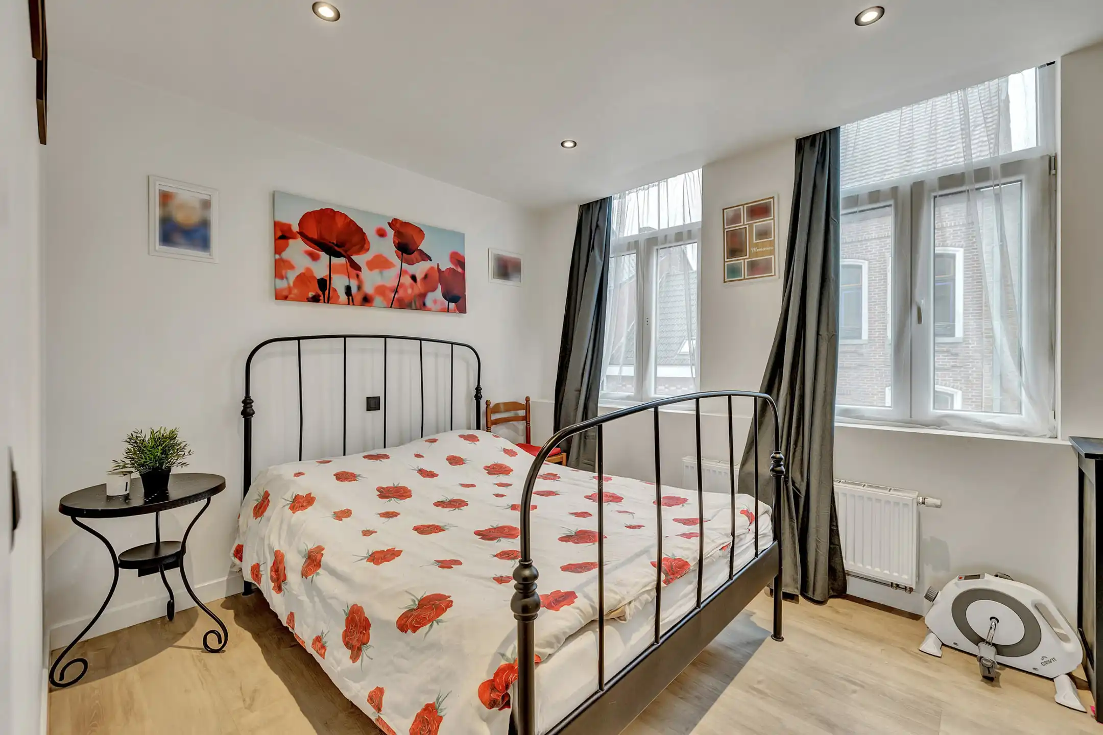 Gerenoveerd appartement met 2 ruime slaapkamers foto 11